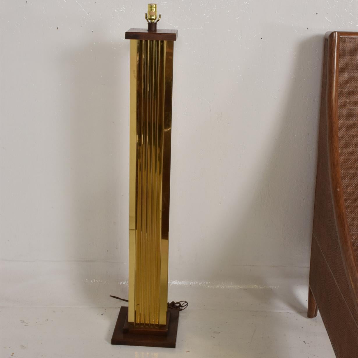 For your consideration, a Mid-Century Modern brutalist CityScape brass floor lamp.


Made in the USA, circa the 1970s. Wood base with a brass body.


Dimensions: 52