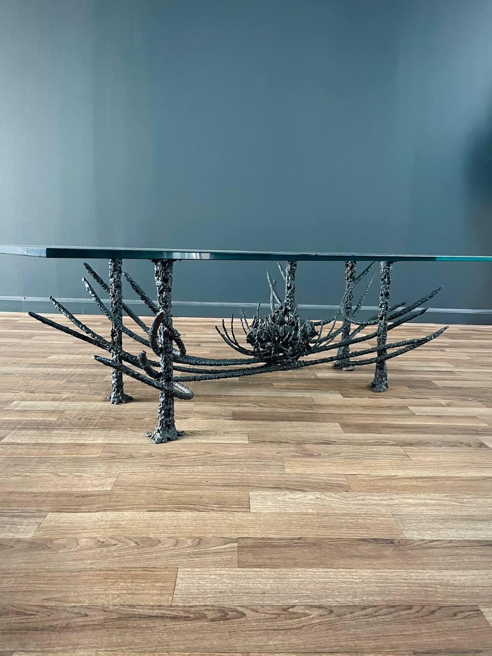 Mid-Century Modern Table basse brutaliste moderne du milieu du siècle dernier par Daniel Gluck en vente
