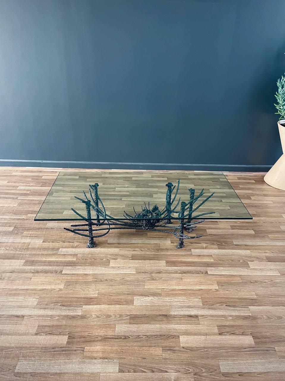 Américain Table basse brutaliste moderne du milieu du siècle dernier par Daniel Gluck en vente