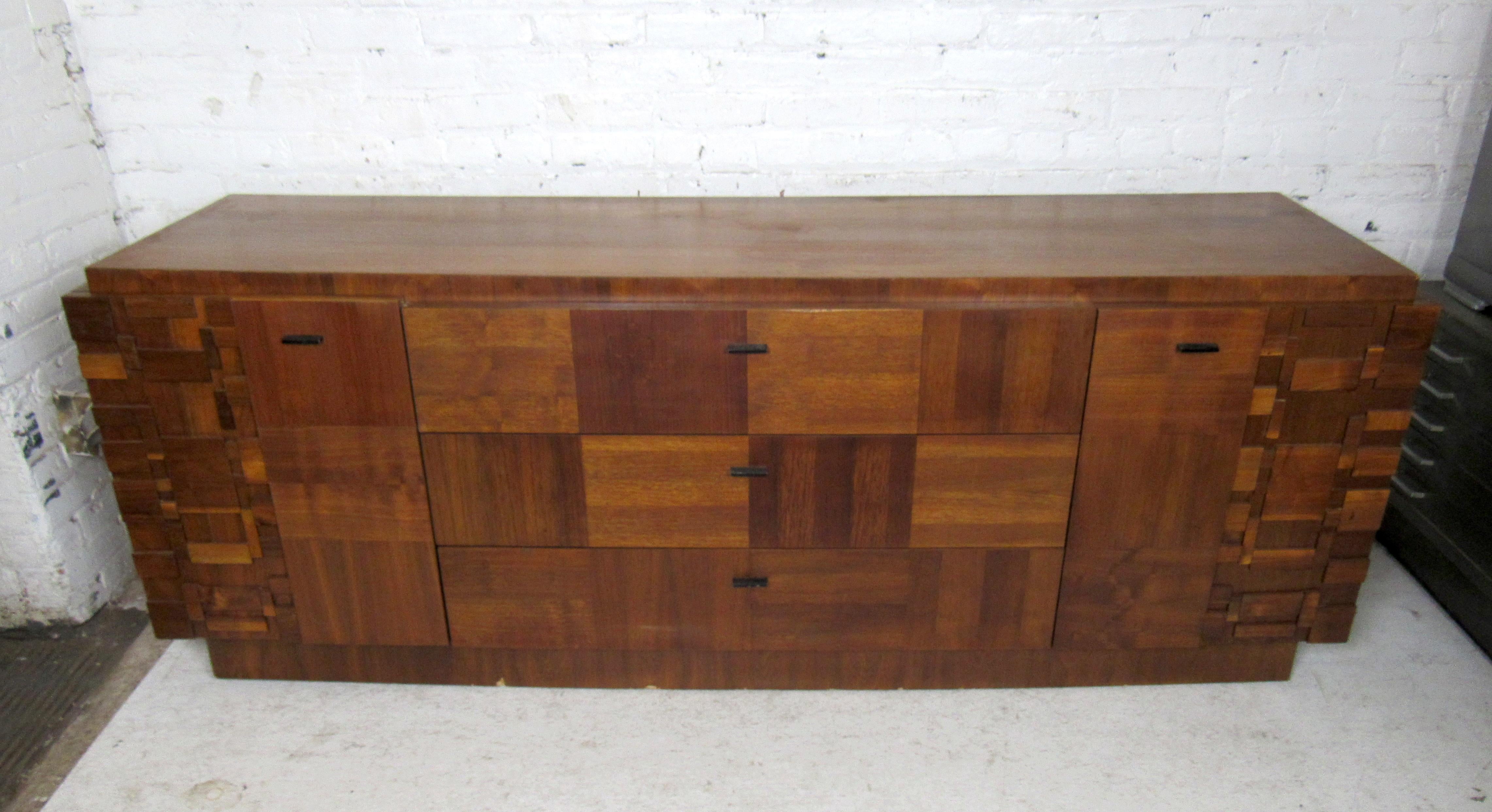 Mid-Century Modern Brutalist Credenza In Good Condition In Brooklyn, NY