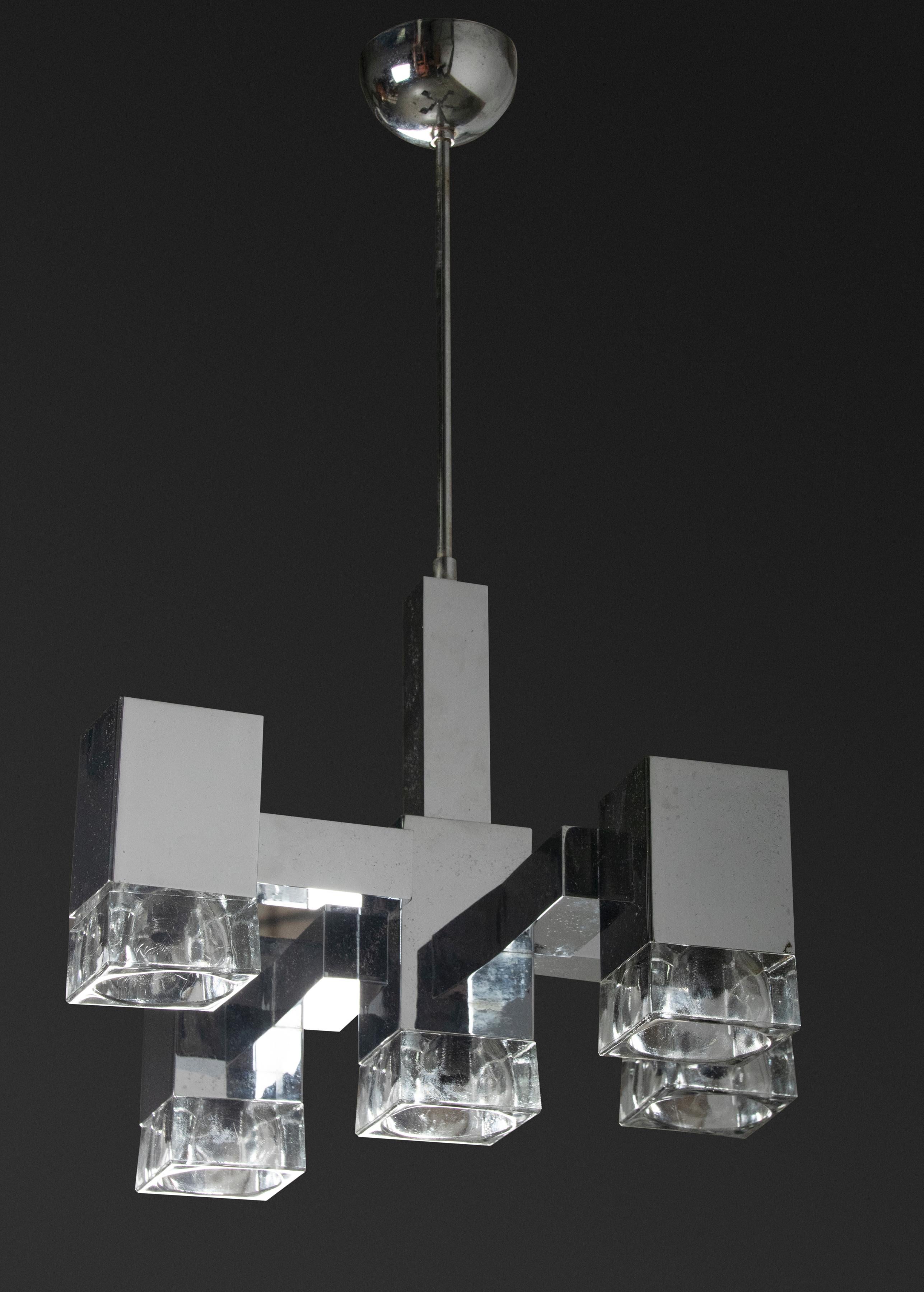 A sculptural Brutalist pendant light by Gaetano Sciolari, made in 1960-1970, Italy. Ice cubic shaped Murano glass shade. The geometric design is a variation of Sciolari's classic 