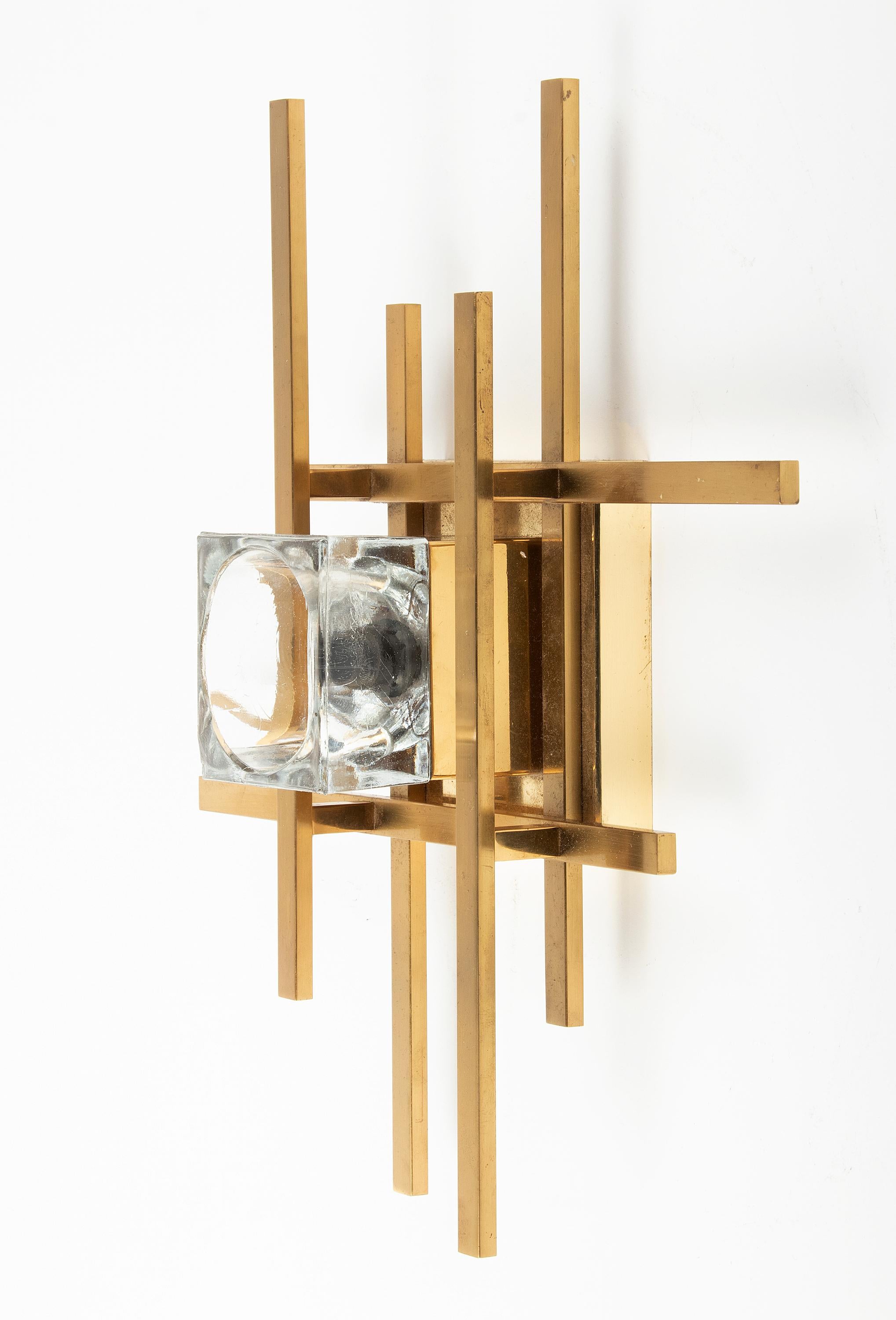 Brass Mid-Century Modern Brutalist Cubic Sconse Wall Light by Sciolari For Sale