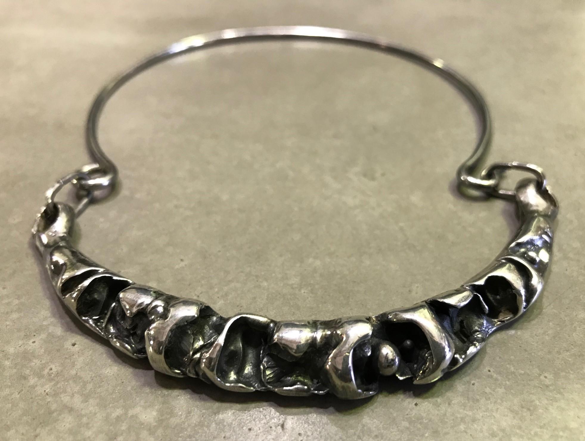 Mid-Century Modern Brutalistische exquisite Sterlingsilber-Halskette mit Kragen Choker Halskette im Angebot 1