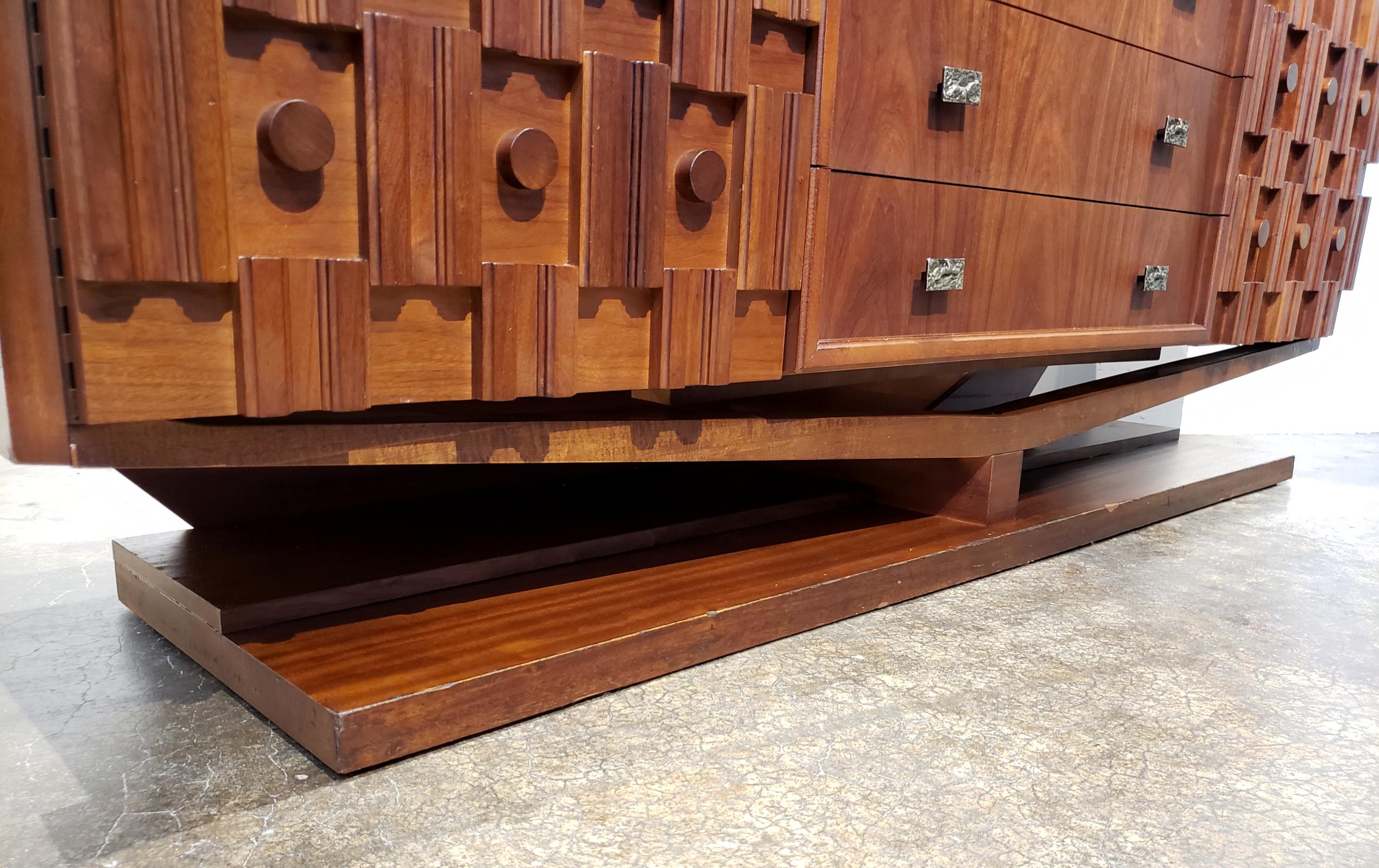 Mid-Century Modern Brutalist Floating Credenza or Dresser In Good Condition For Sale In Dallas, TX