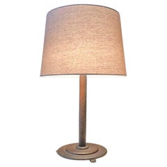 Lampada da tavolo martellata in stile brutalista moderno di metà secolo