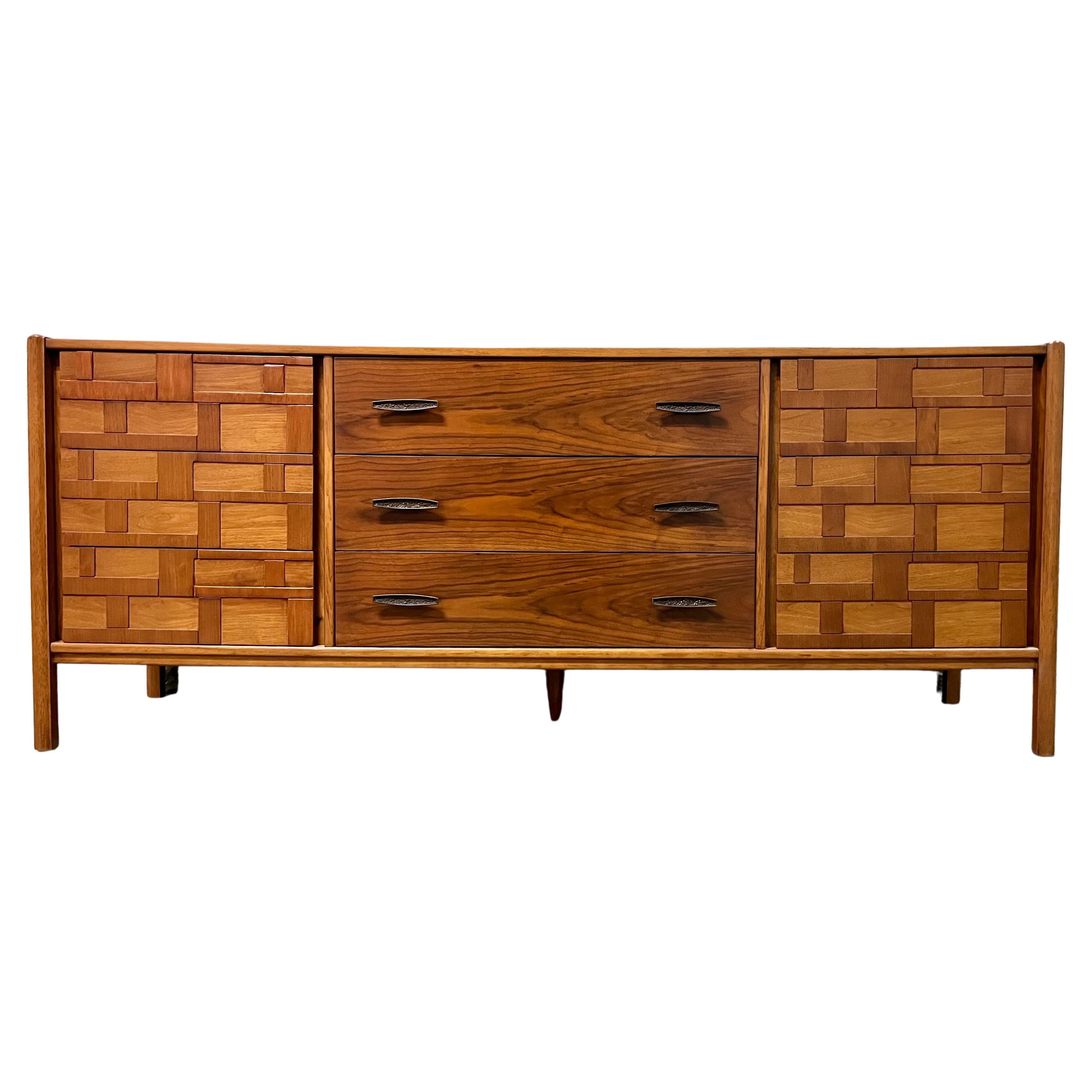 Vintage Mid Century Modern Brutalist Inspired Nine Drawers Dresser in the Paul Evans' Style. Circa 1960s 
Features a quintessential Mid Century Modern Design with a brutalist influence and nine dove tailed drawers six with sculpted side pulls and