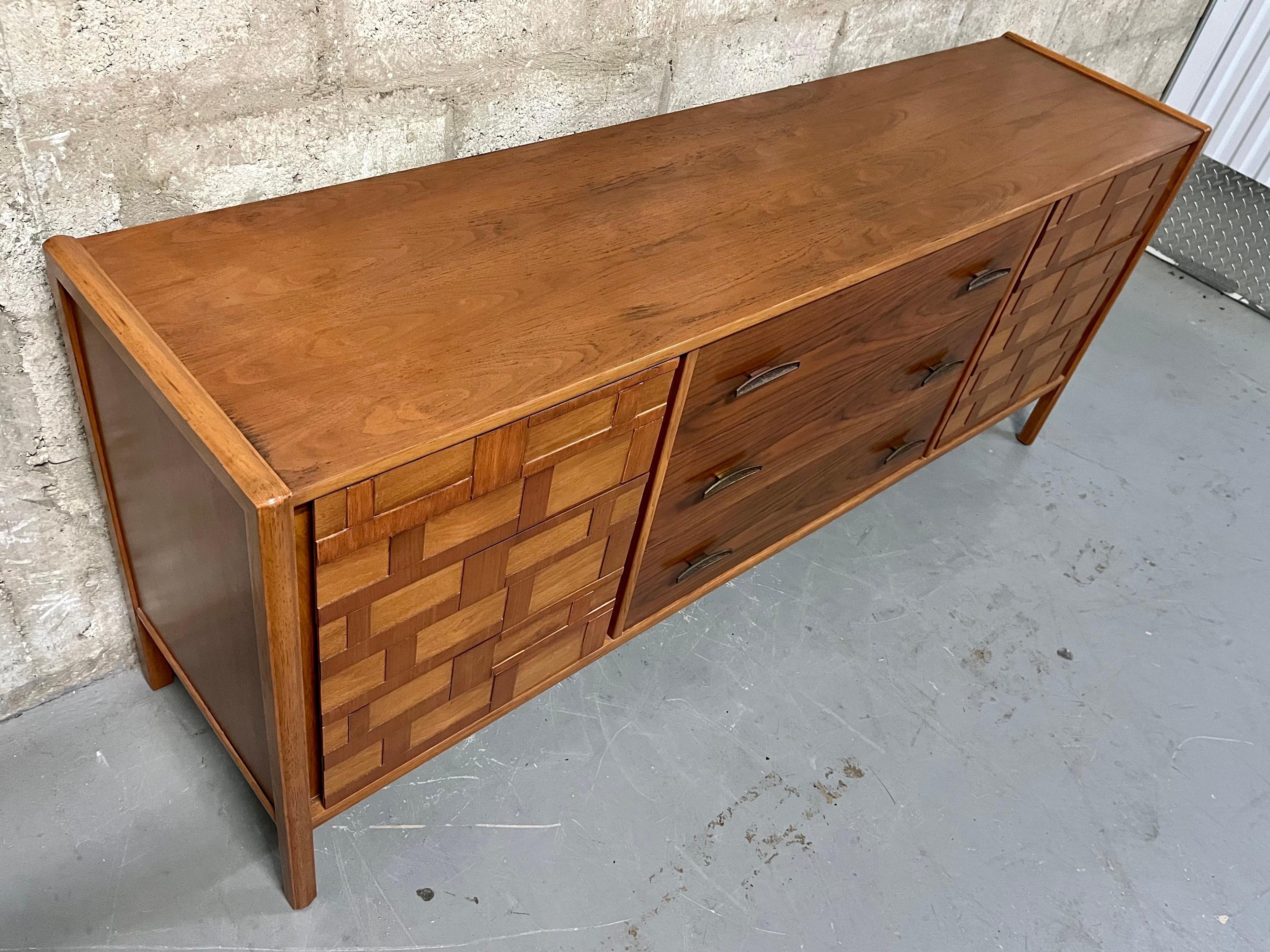 Mid Century Modern Brutalist Inspired Nine Drawers Dresser. Circa 1960s In Good Condition For Sale In Miami, FL