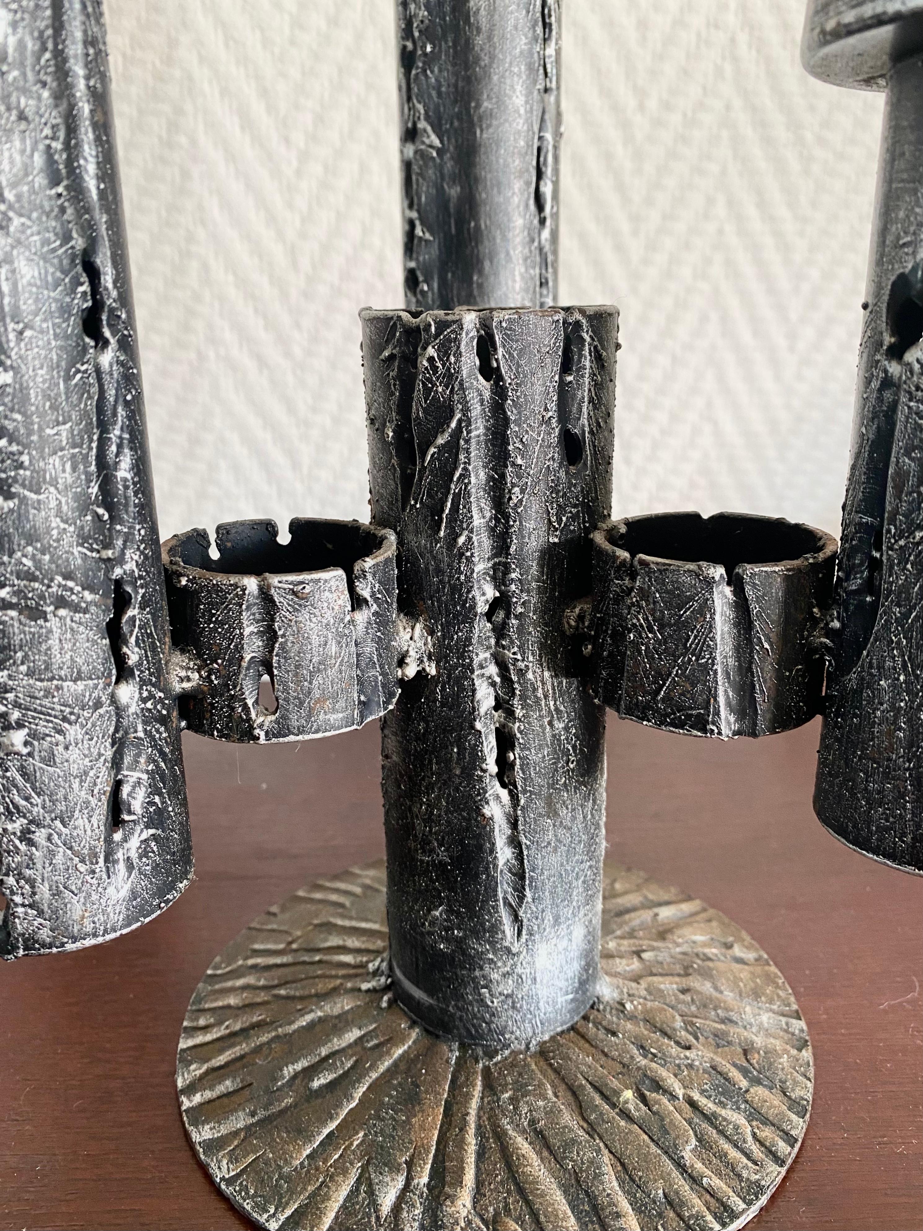 Brutalistischer Eisen-Kerzenhalter, Kerzenständer, Mid-Century Modern (Europäisch) im Angebot