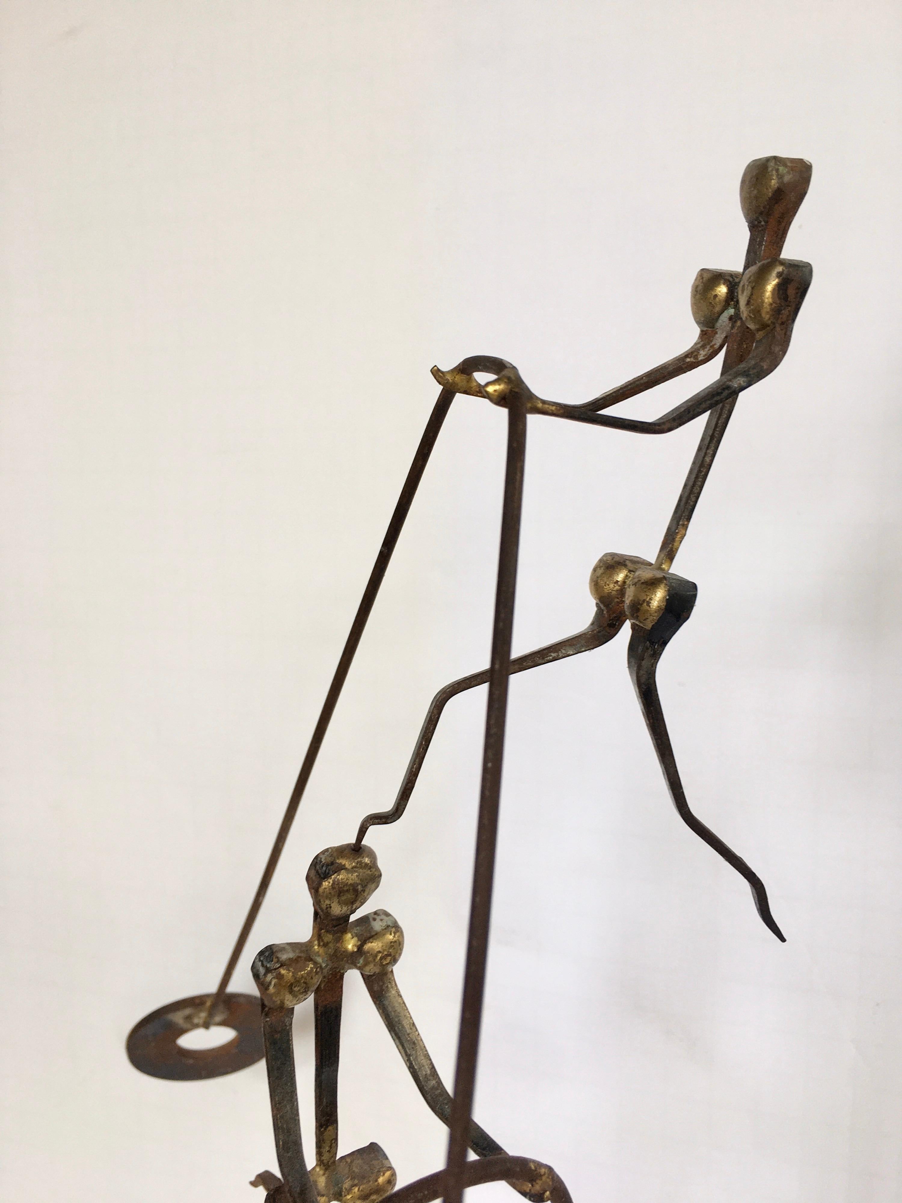 Brutalistische kinetische Skulptur des balancierenden Mannes von Strauss aus der Jahrhundertmitte, 1970er Jahre  (Moderne der Mitte des Jahrhunderts) im Angebot