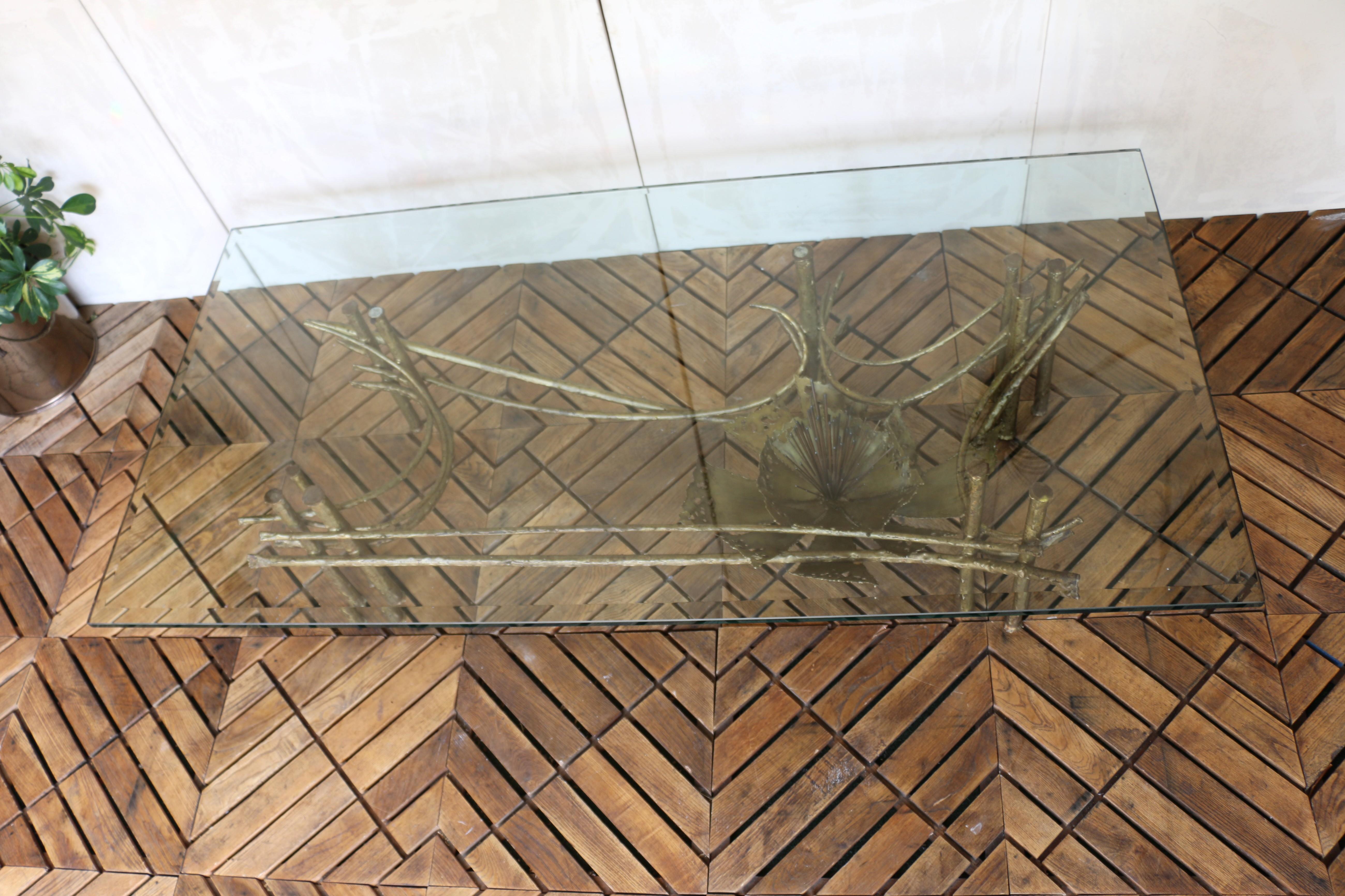 Mid-Century Modern Brutalist Lotus Coffee Table, Circa 1960s For Sale 3
