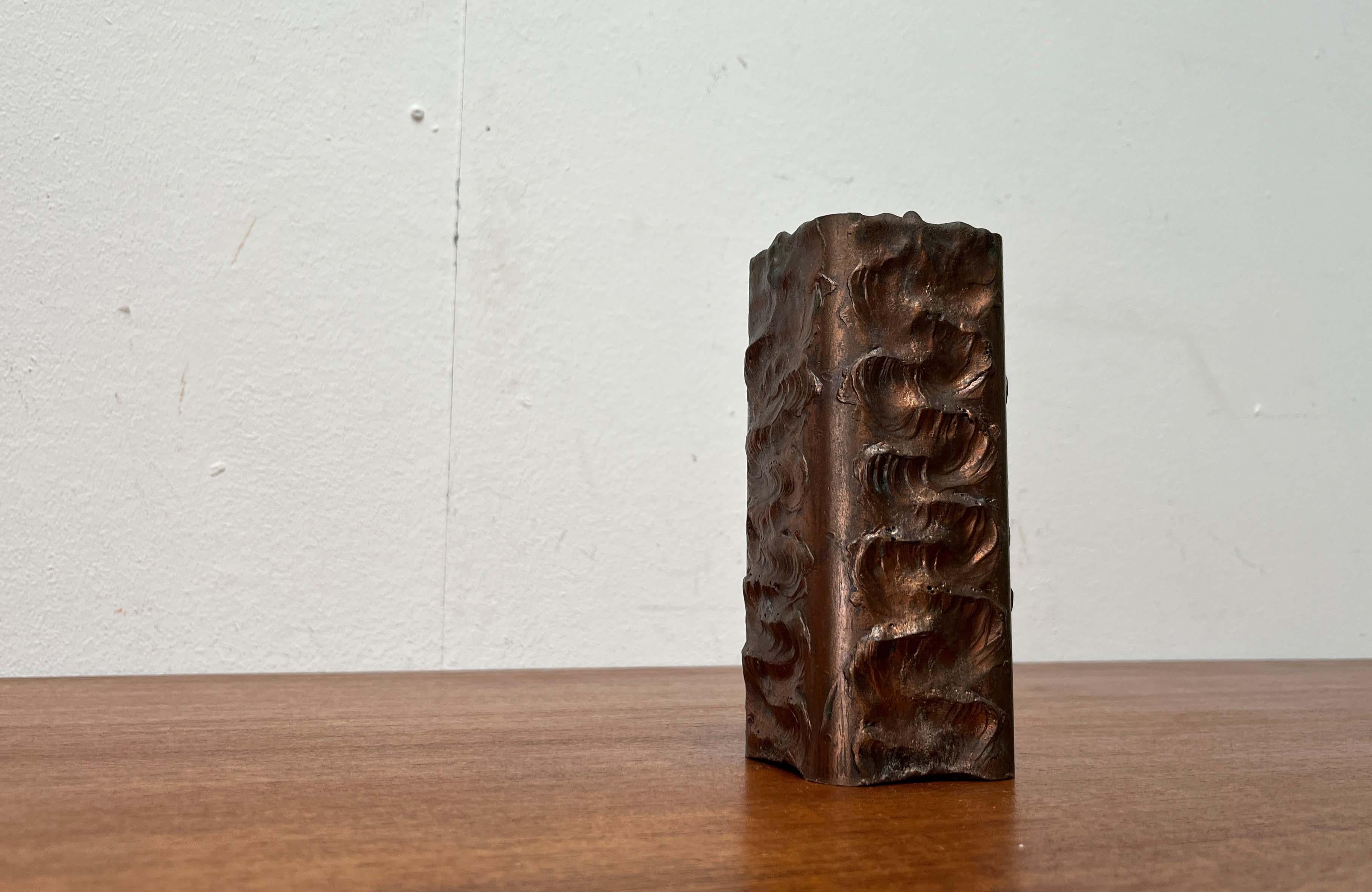 Brutalistische Metallblockvase aus der Jahrhundertmitte, Finnland, 1960er Jahre im Angebot 5