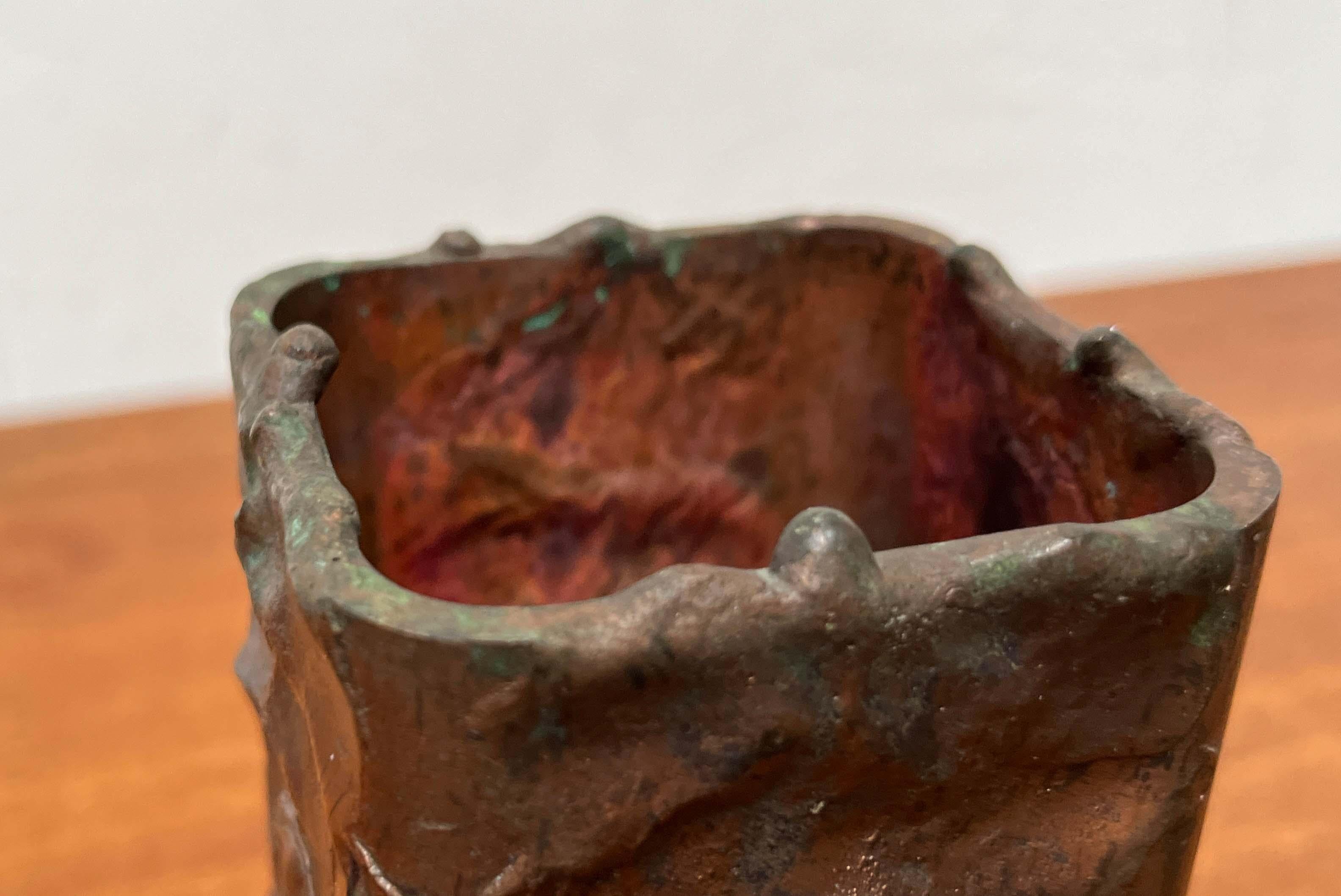 Brutalistische Metallblockvase aus der Jahrhundertmitte, Finnland, 1960er Jahre im Angebot 8