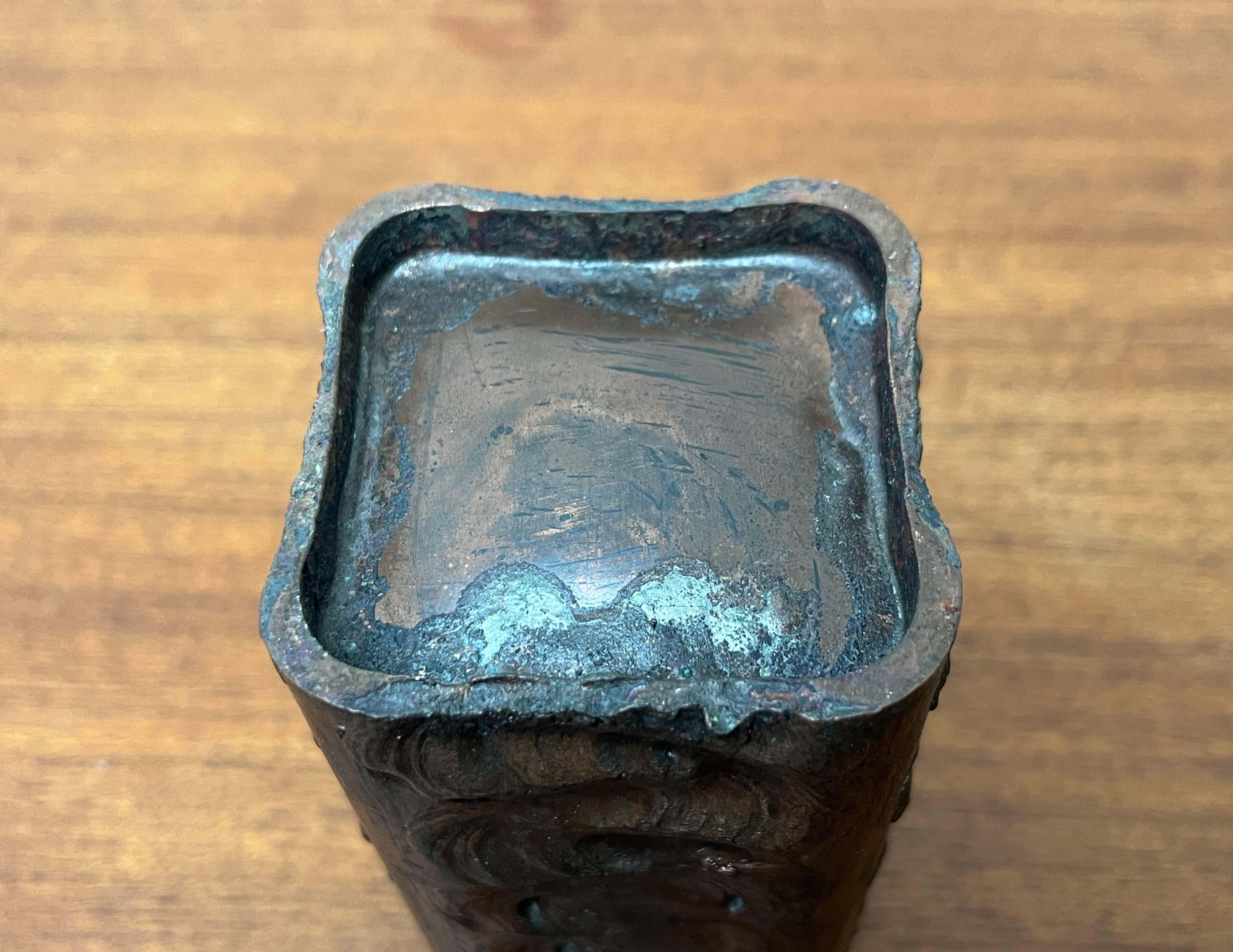 Brutalistische Metallblockvase aus der Jahrhundertmitte, Finnland, 1960er Jahre im Angebot 11