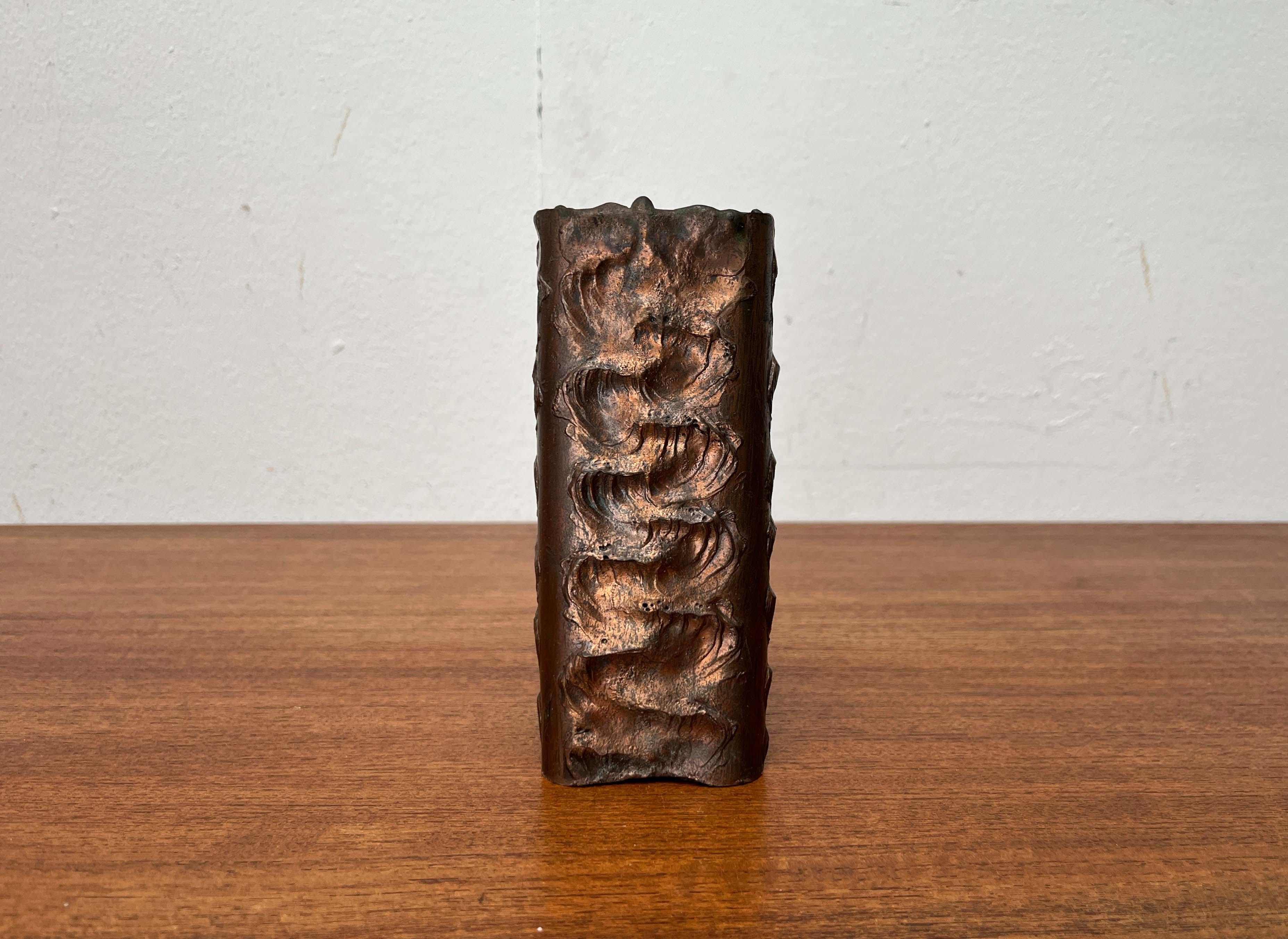 Brutalistische Metallblockvase aus der Jahrhundertmitte, Finnland, 1960er Jahre (Finnisch) im Angebot