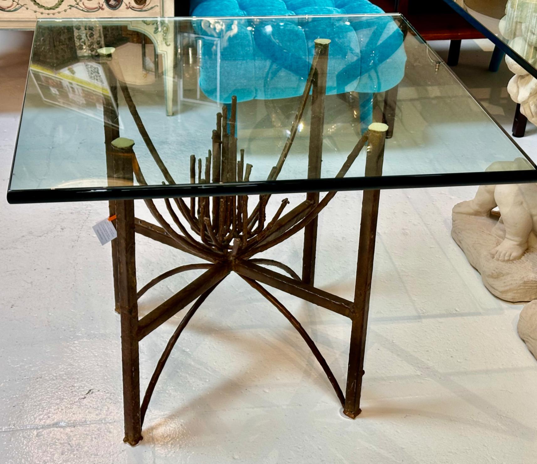 Mid Century Modern Brutalist Sculptural Table (Glas) im Angebot