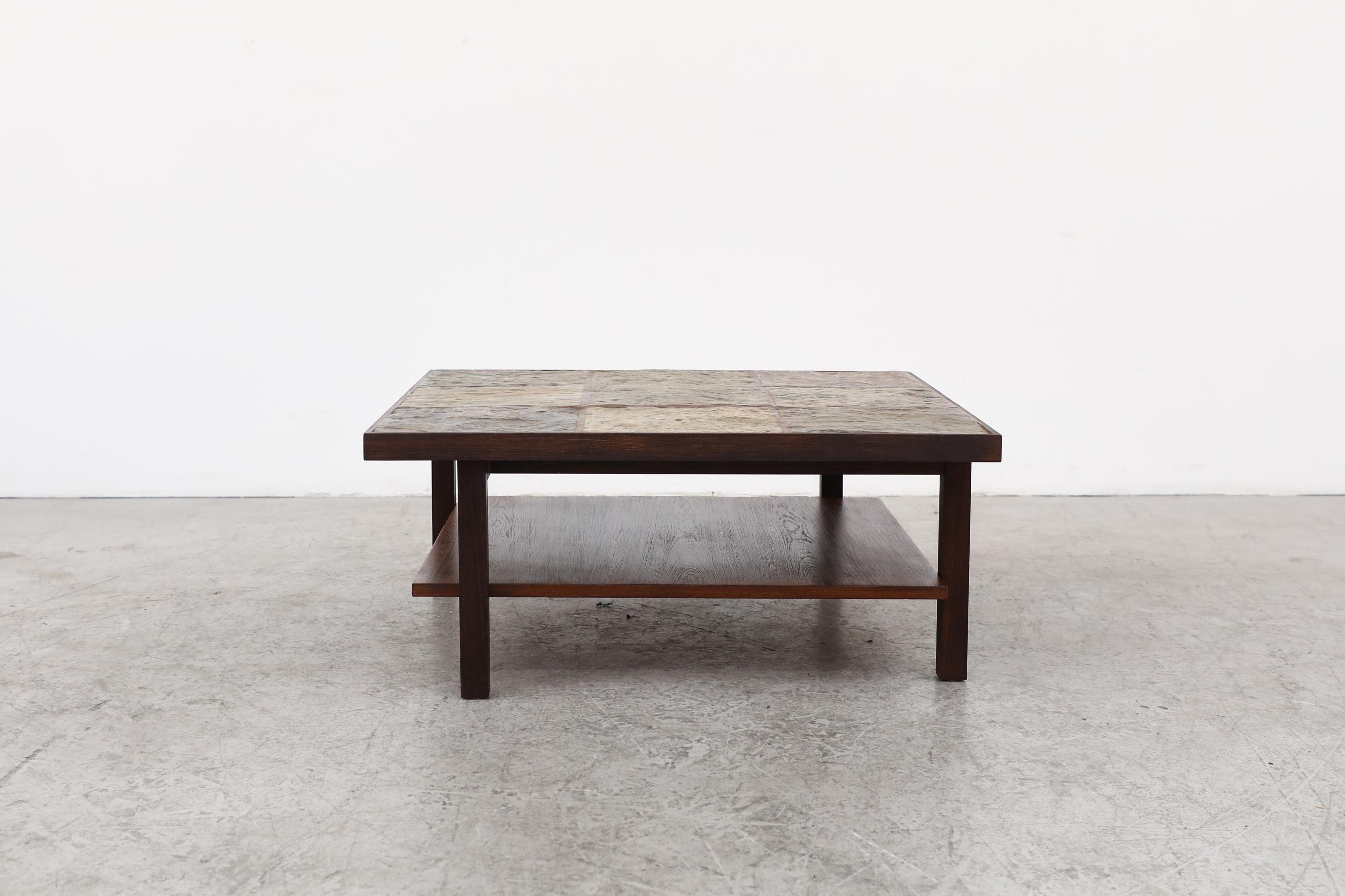 Mid-Century Modern Table basse brutaliste du milieu du siècle dernier avec cadre en bois et dessus en pierre avec étagère en vente