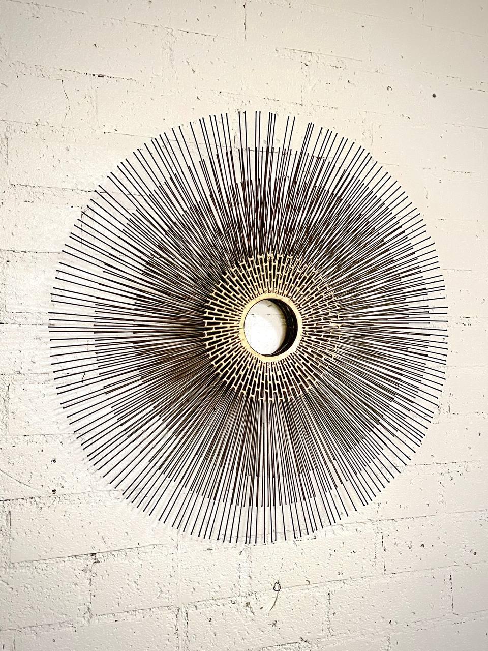 Brutalistische Mid-Century-Modern-Wandskulptur mit Sonnenschliff von William Friedle (Moderne der Mitte des Jahrhunderts) im Angebot