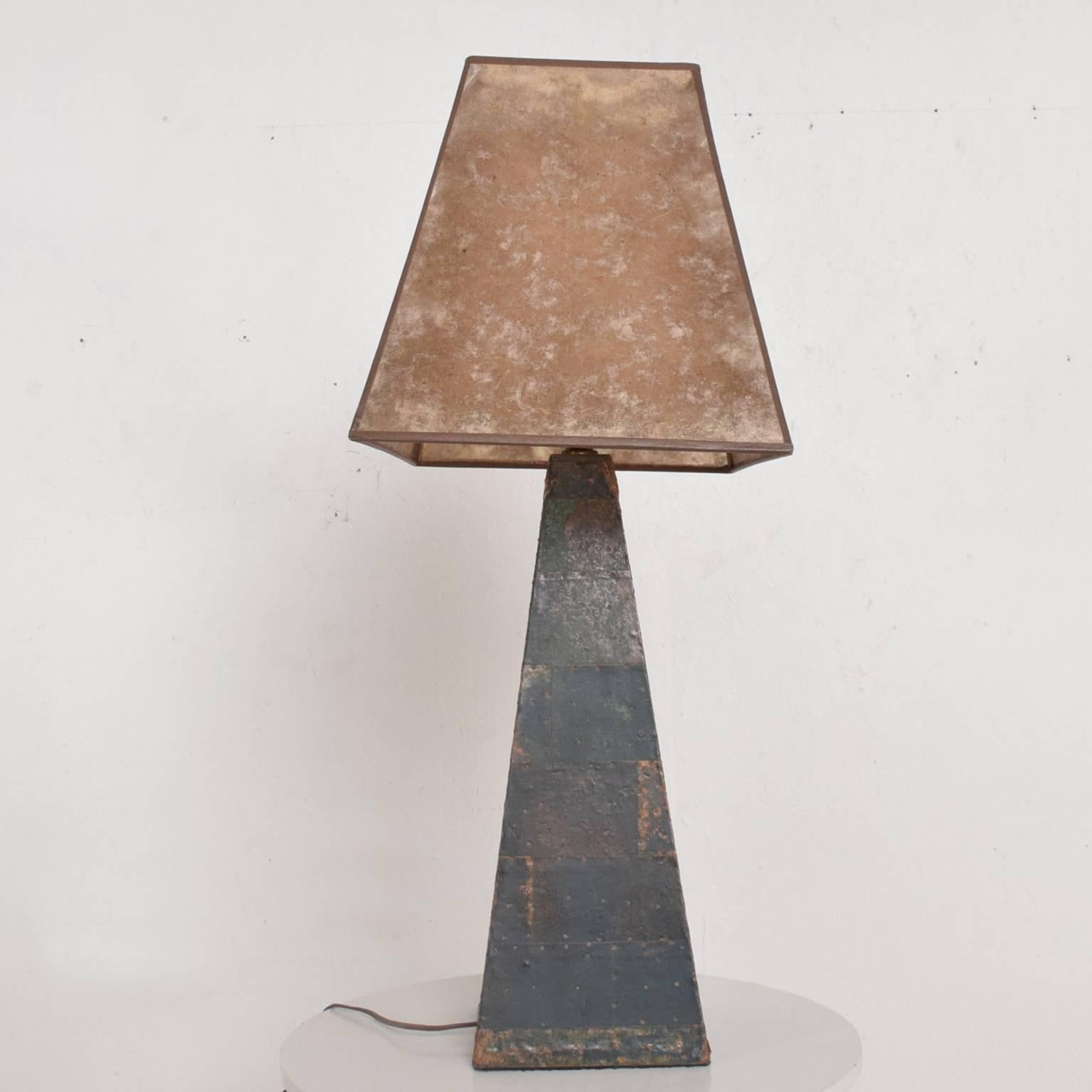 Mid-Century Modern Brutalist Table Lamp In Good Condition In Chula Vista, CA