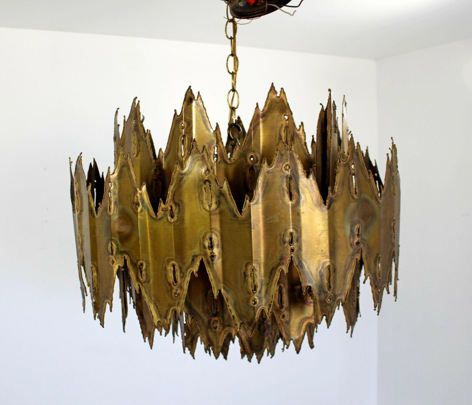 For your consideration is a gorgeous, Brutalist torch cut brass chandelier ceiling light fixture, by Tom Greene for Feldman Lighting Co. In excellent condition. The dimensions are 23