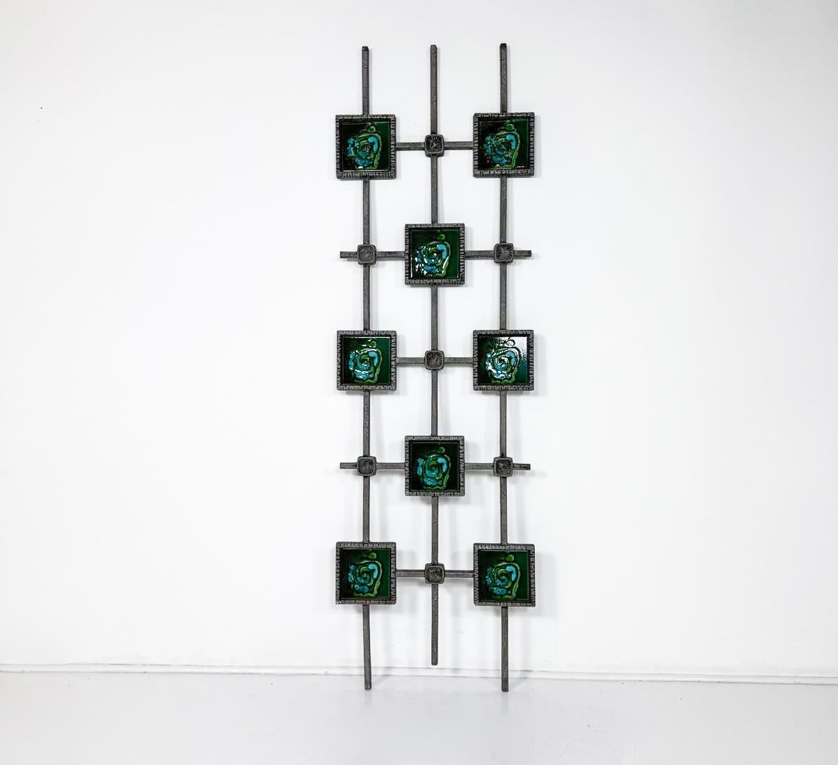 Mid-Century Modern Brutalist Wall Sculpture, Ceramic and Cast Aluminium, 1970s In Good Condition For Sale In Brussels, BE