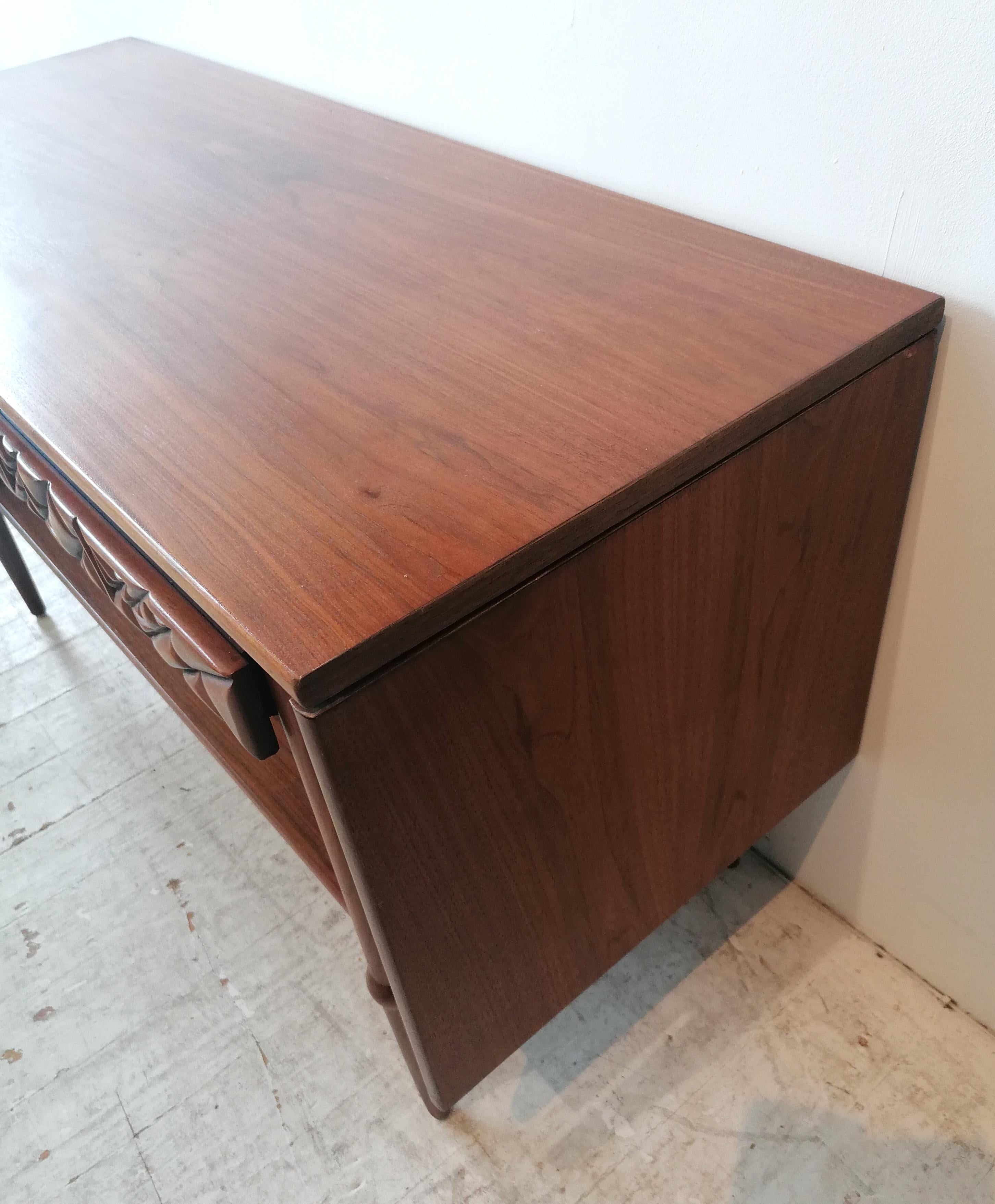 Mid century modern / brutalist walnut extending server table Henredon Heritage 12