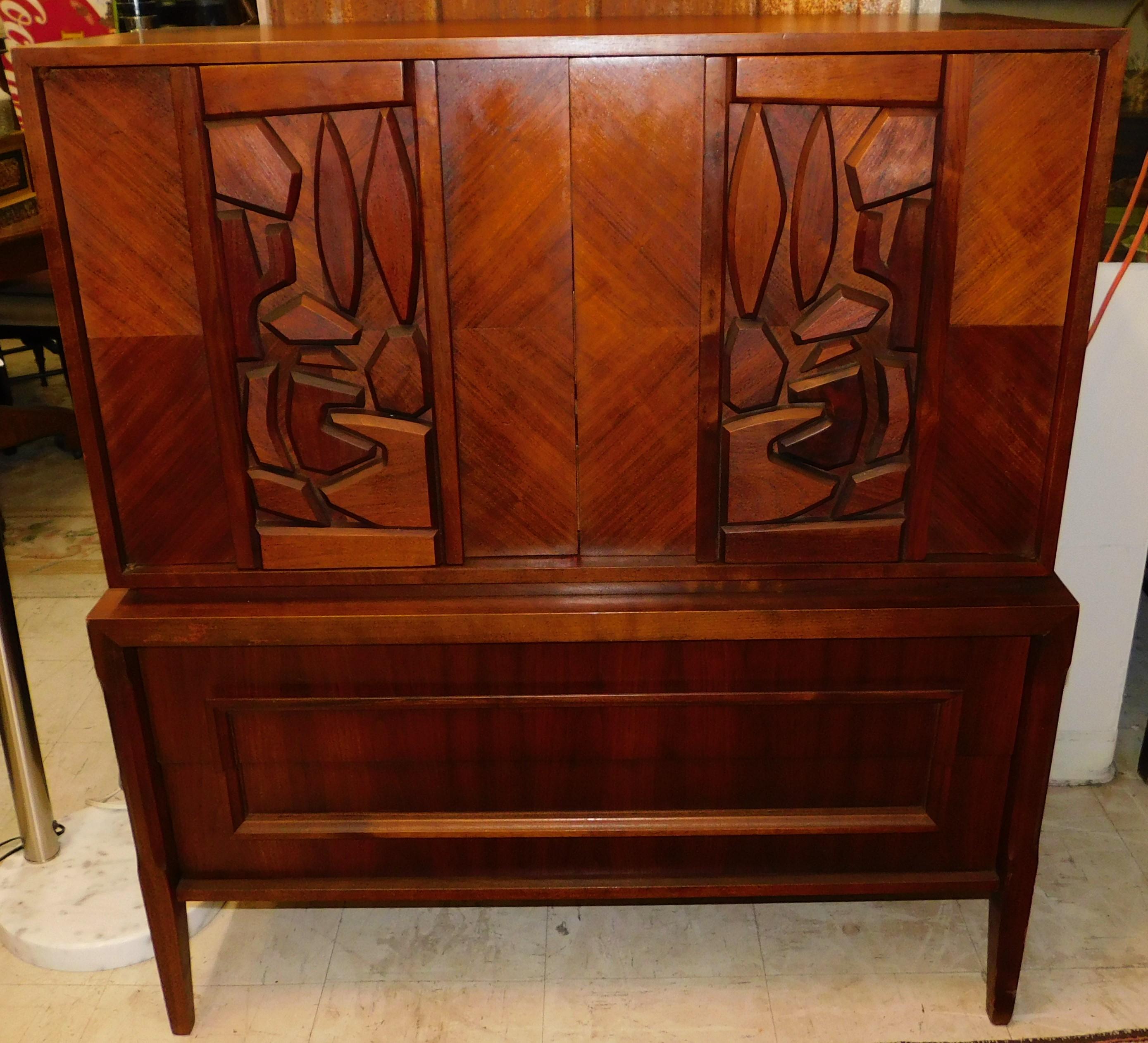 Vintage Cubist style Brutalist Mid-Century Modern walnut gentleman's chest. Item features Brutalist block front, beautiful wood grain, two swing doors, five dovetailed drawers, three upper and two lower. Great style and form, circa mid-20th century,