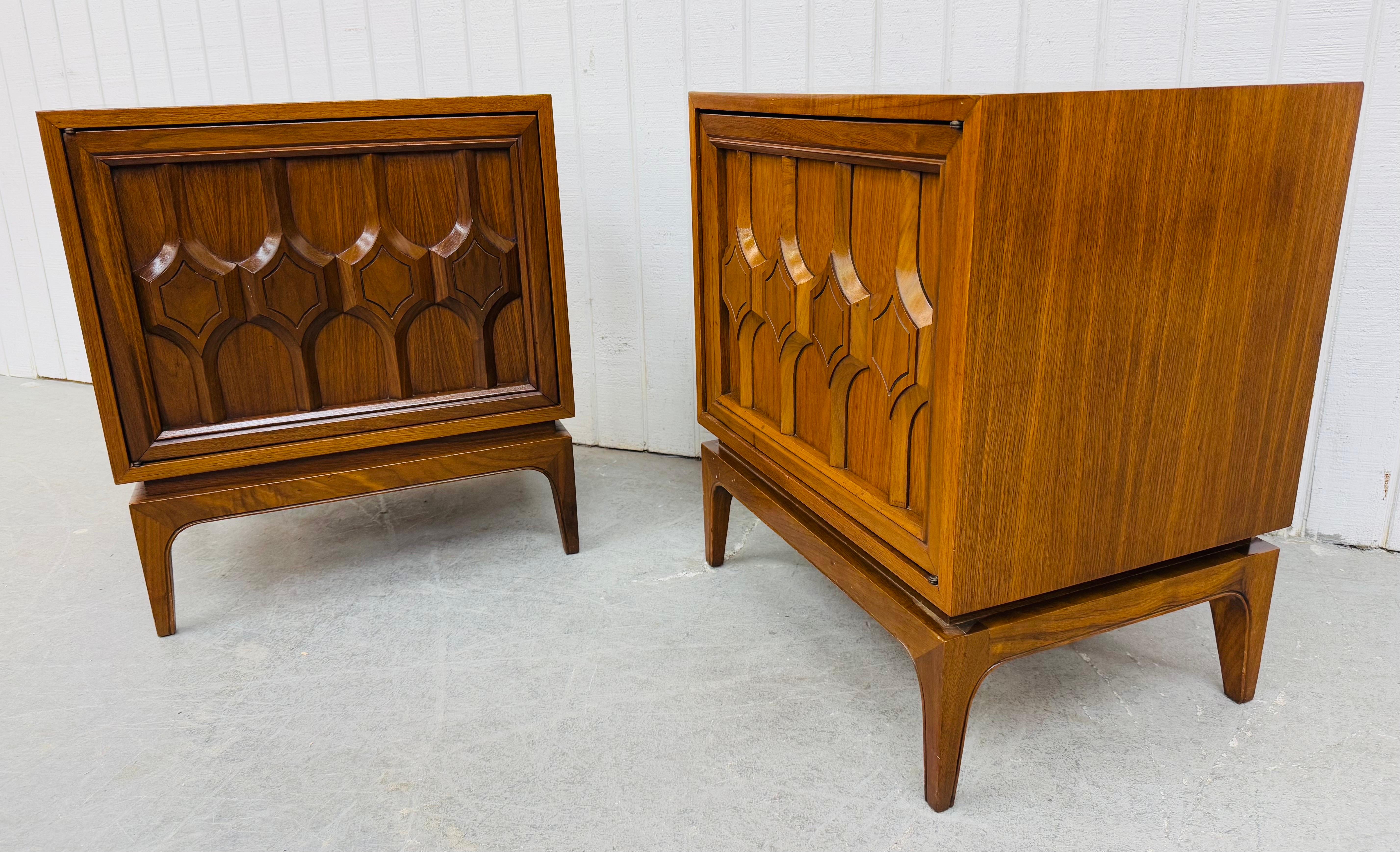 American Mid-Century Modern Brutalist Walnut Nightstands - Set of 2 For Sale