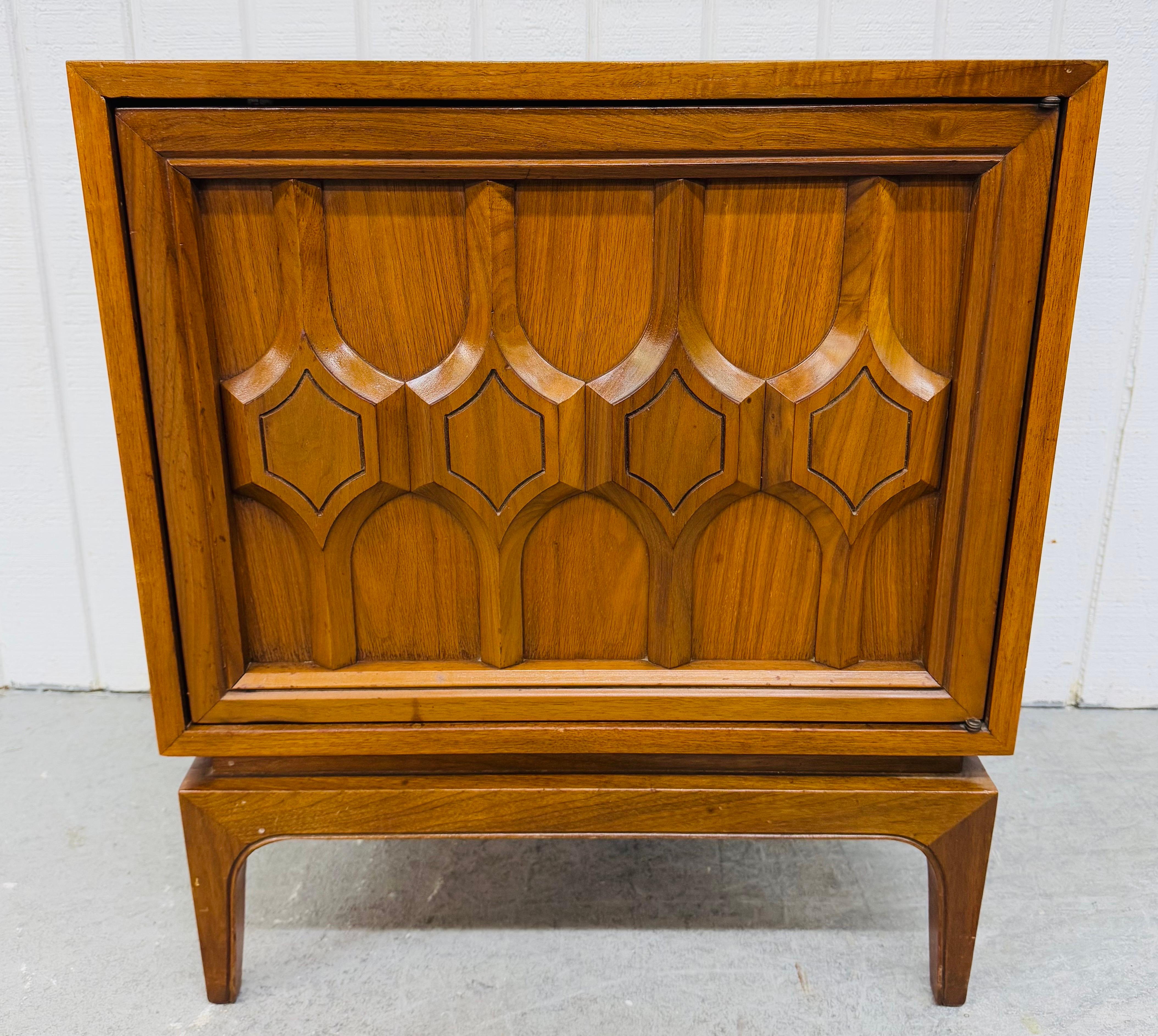 Mid-Century Modern Brutalist Walnut Nightstands - Set of 2 For Sale 1