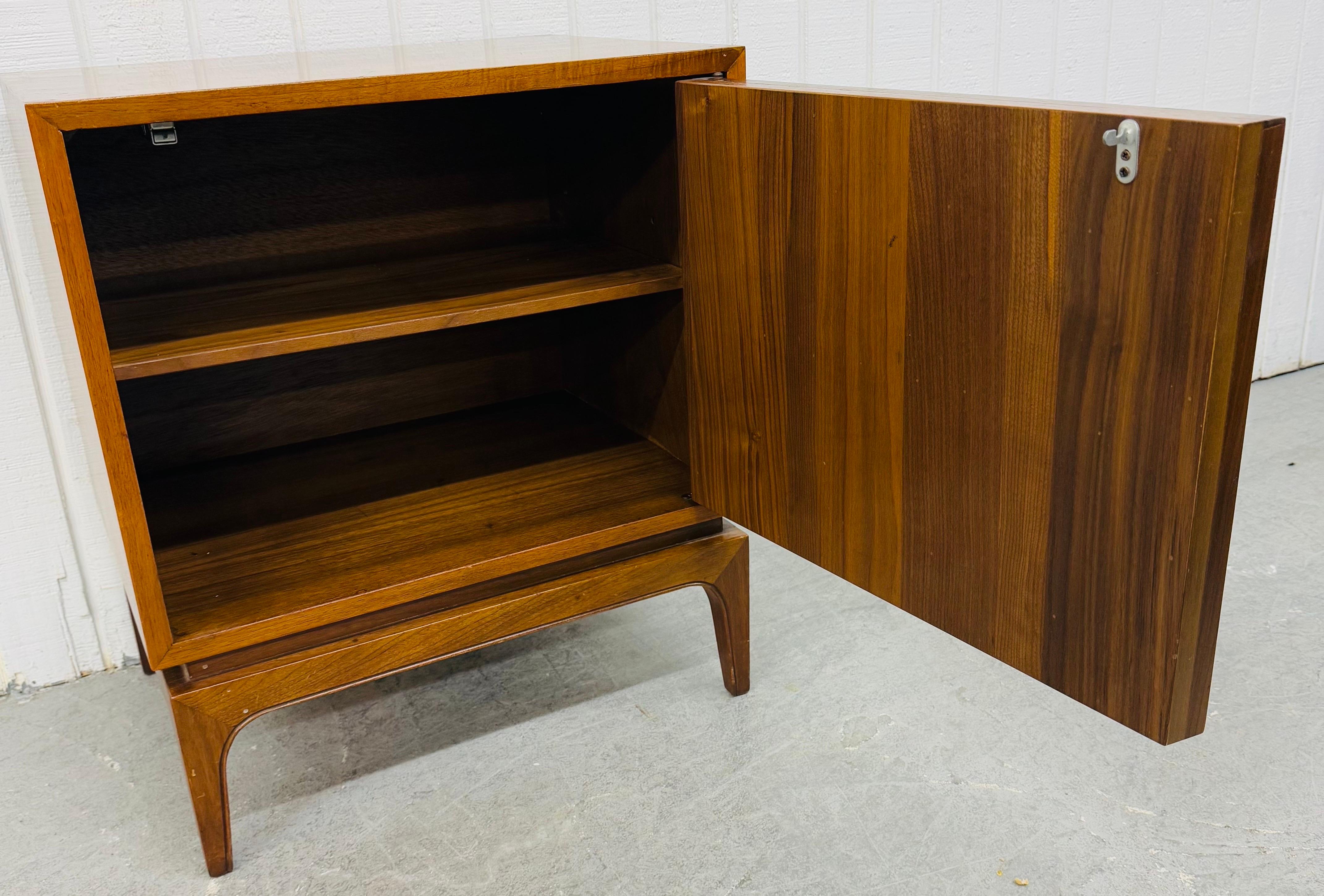 Mid-Century Modern Brutalist Walnut Nightstands - Set of 2 For Sale 2