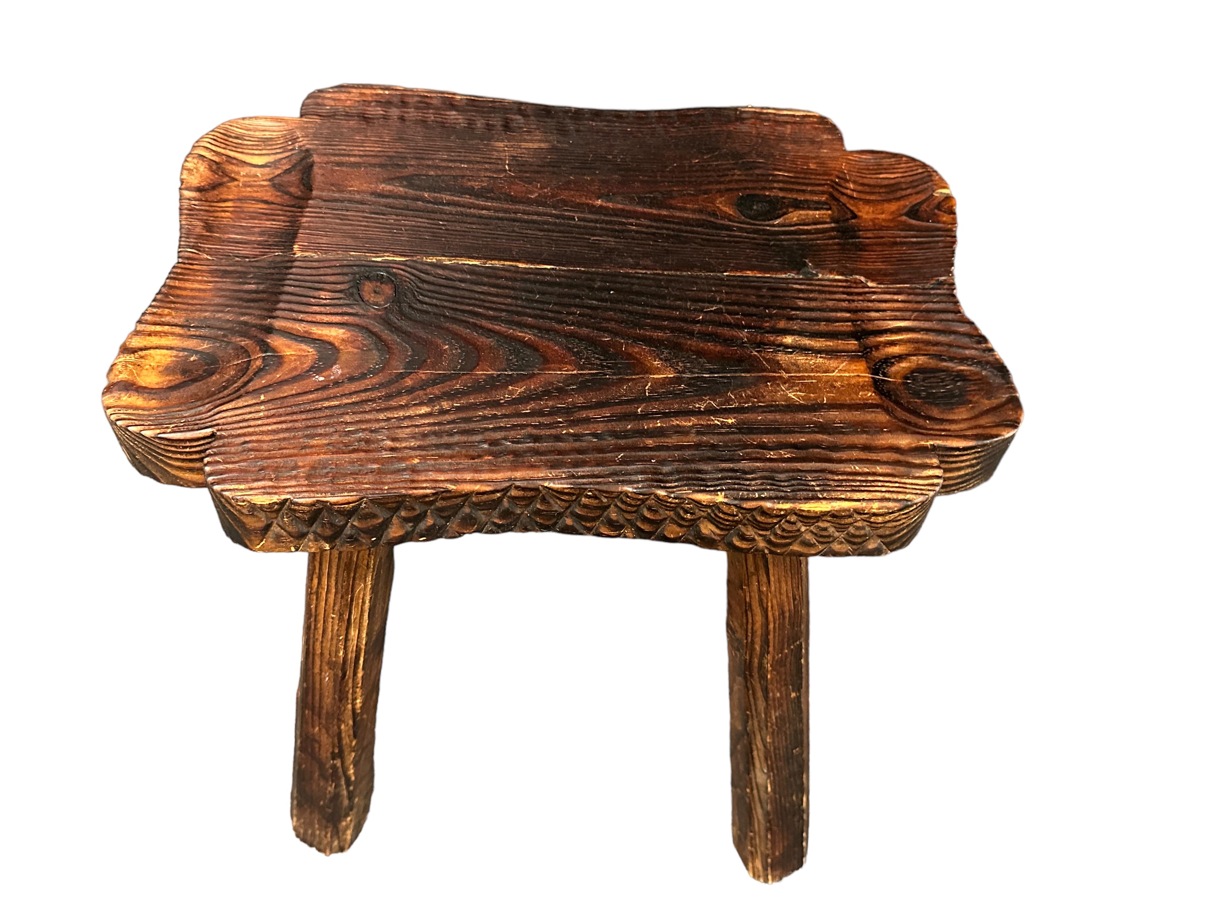 Mid-Century Modern Brutalistischer Holz-Dreibein-Stuhl mit Fußstütze, Spanien Vintage im Angebot 3