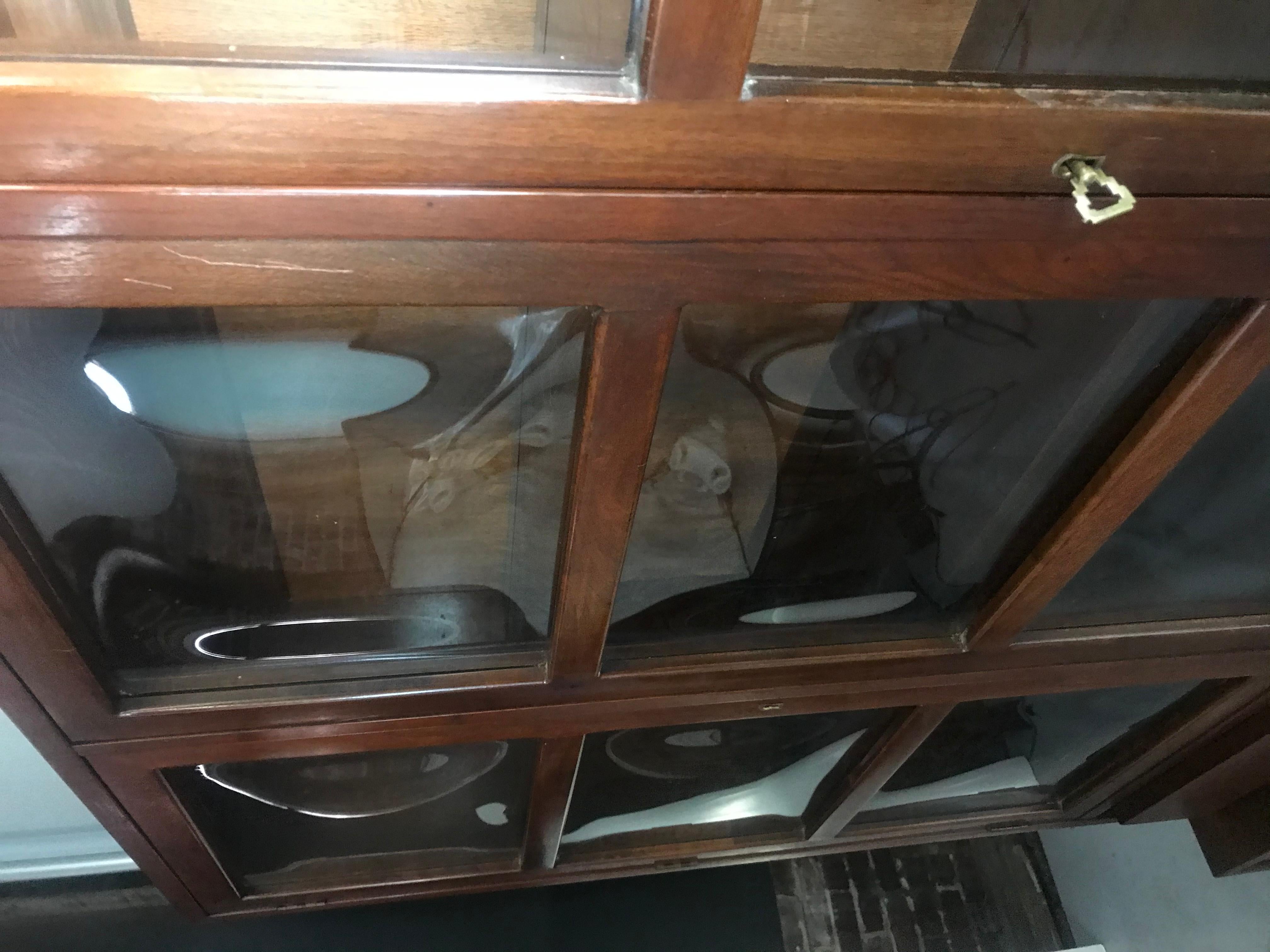 Mid-Century Modern Bubble Glass Cabinet Merton Gershun American of Martinsville In Good Condition For Sale In Buffalo, NY