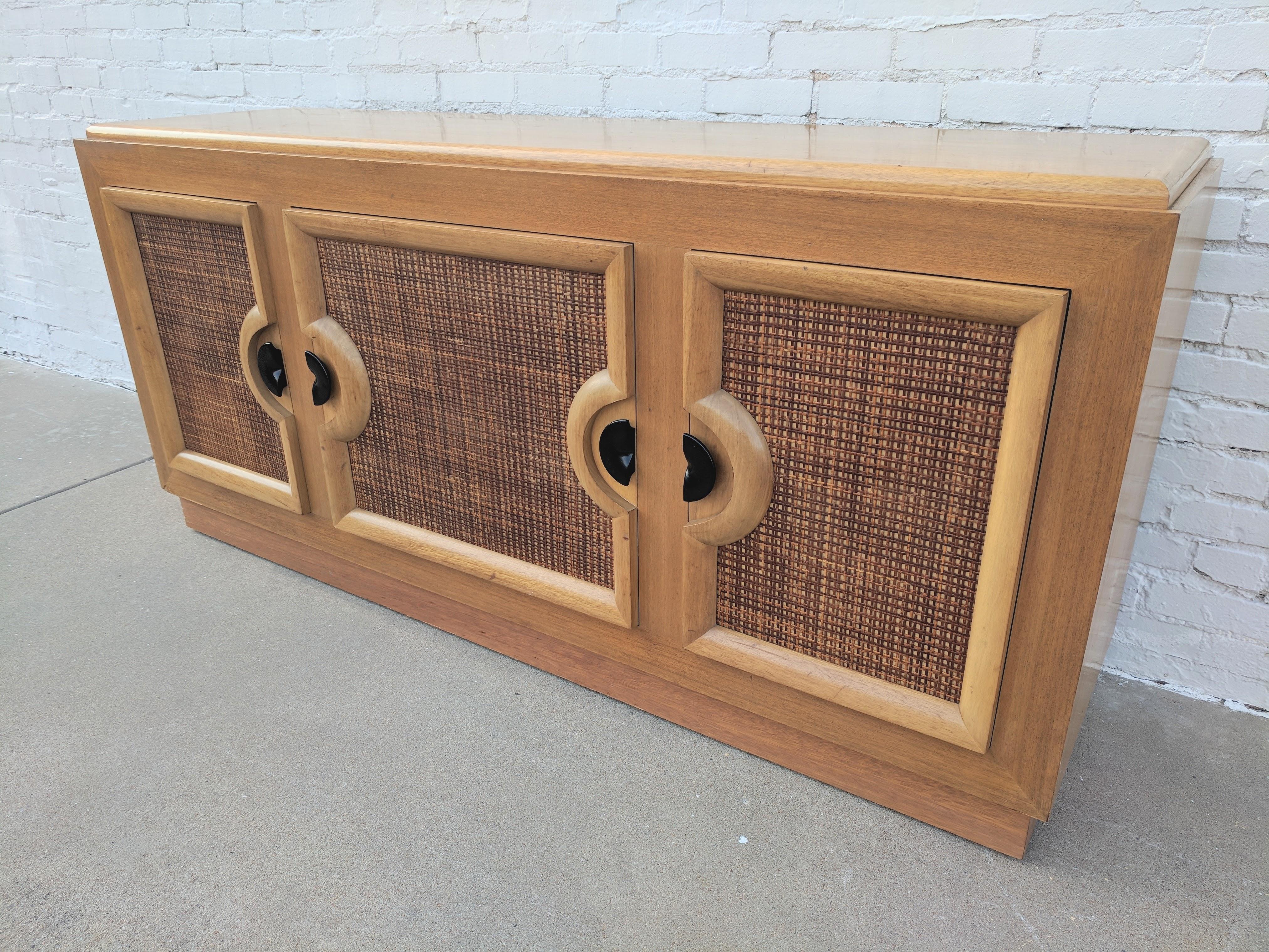 Mid Century Modern Buffet Attributed to Paul Laszlo For Sale 3