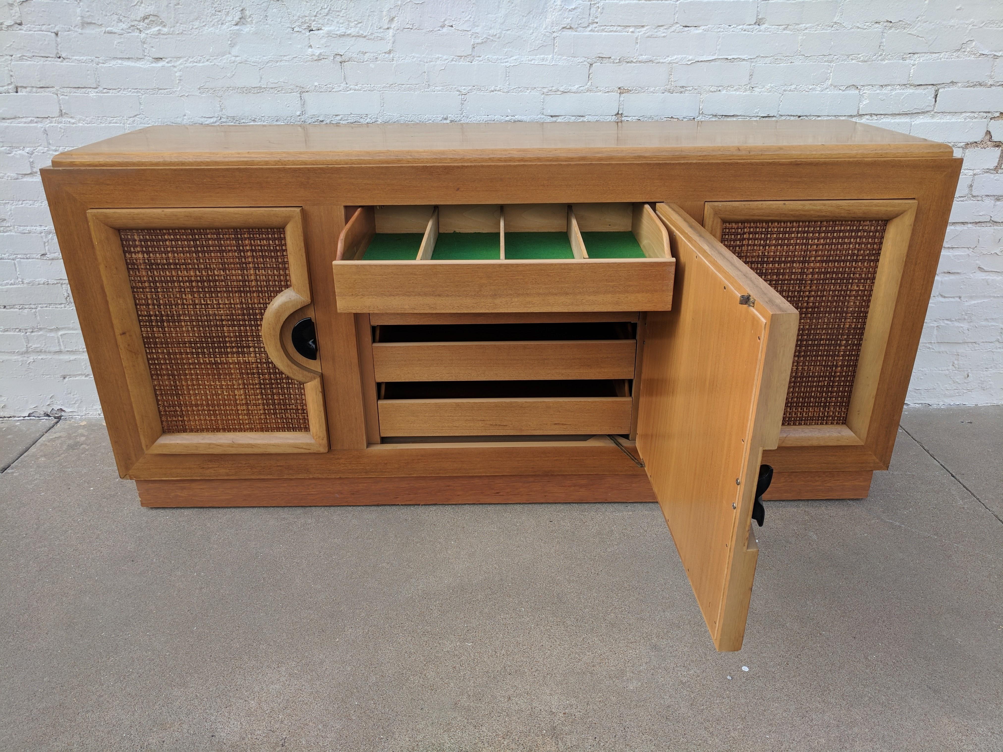 20th Century Mid Century Modern Buffet Attributed to Paul Laszlo For Sale