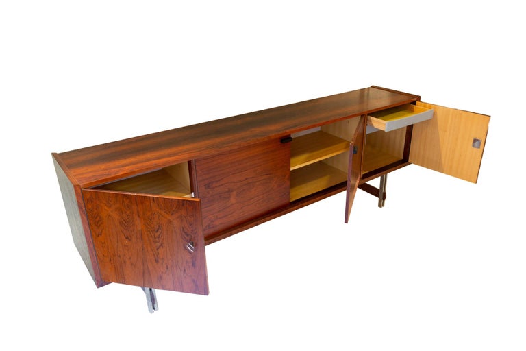 Mid-Century Modern Buffet in Wood Italian Manufacture, 1960s In Good Condition For Sale In Montecatini Terme, IT