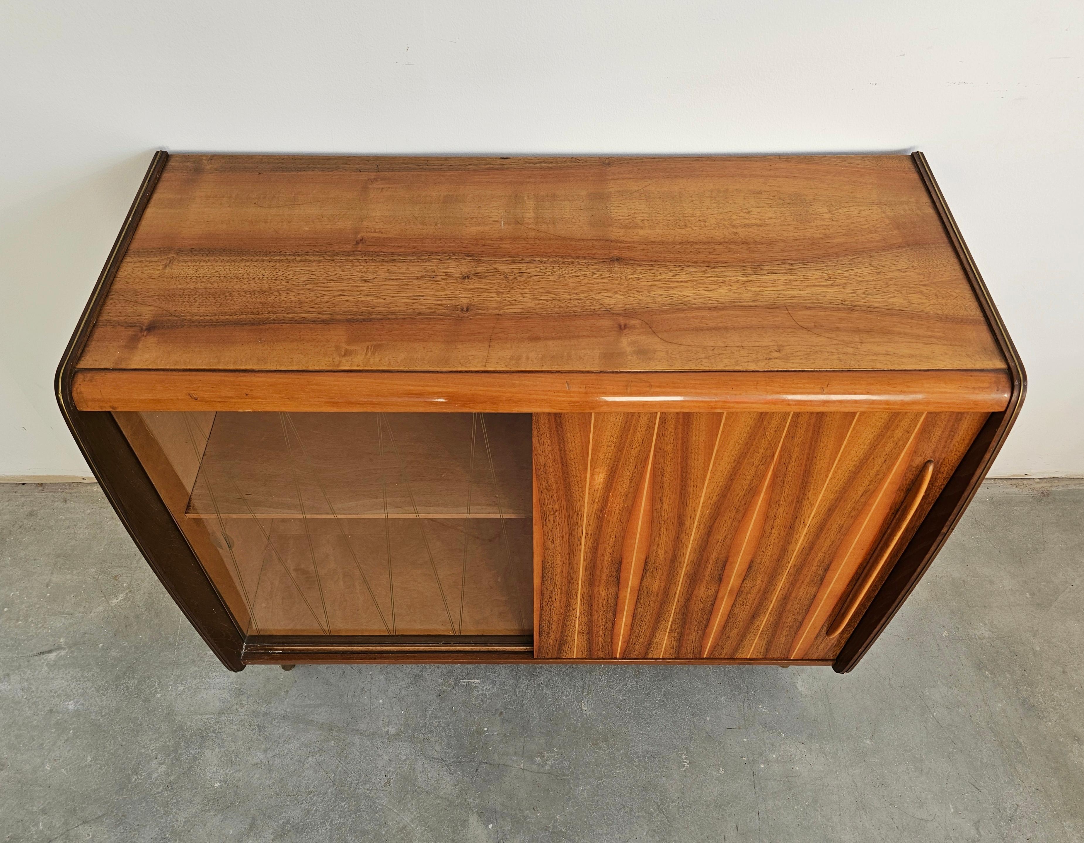 Mid Century Modern Buffet or Vitrine done in walnut, with two compartments For Sale 9