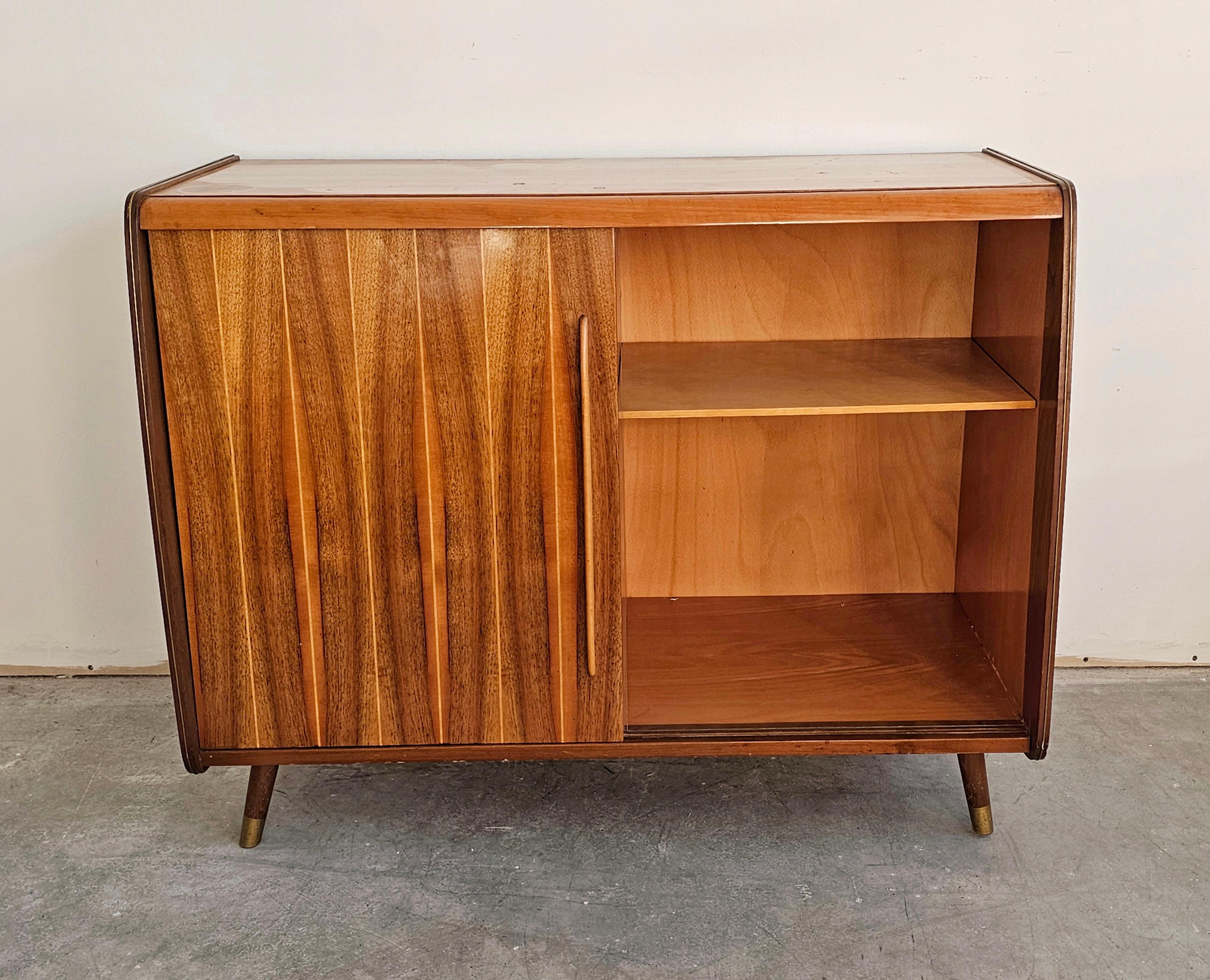 Mid Century Modern Buffet or Vitrine done in walnut, with two compartments For Sale 1