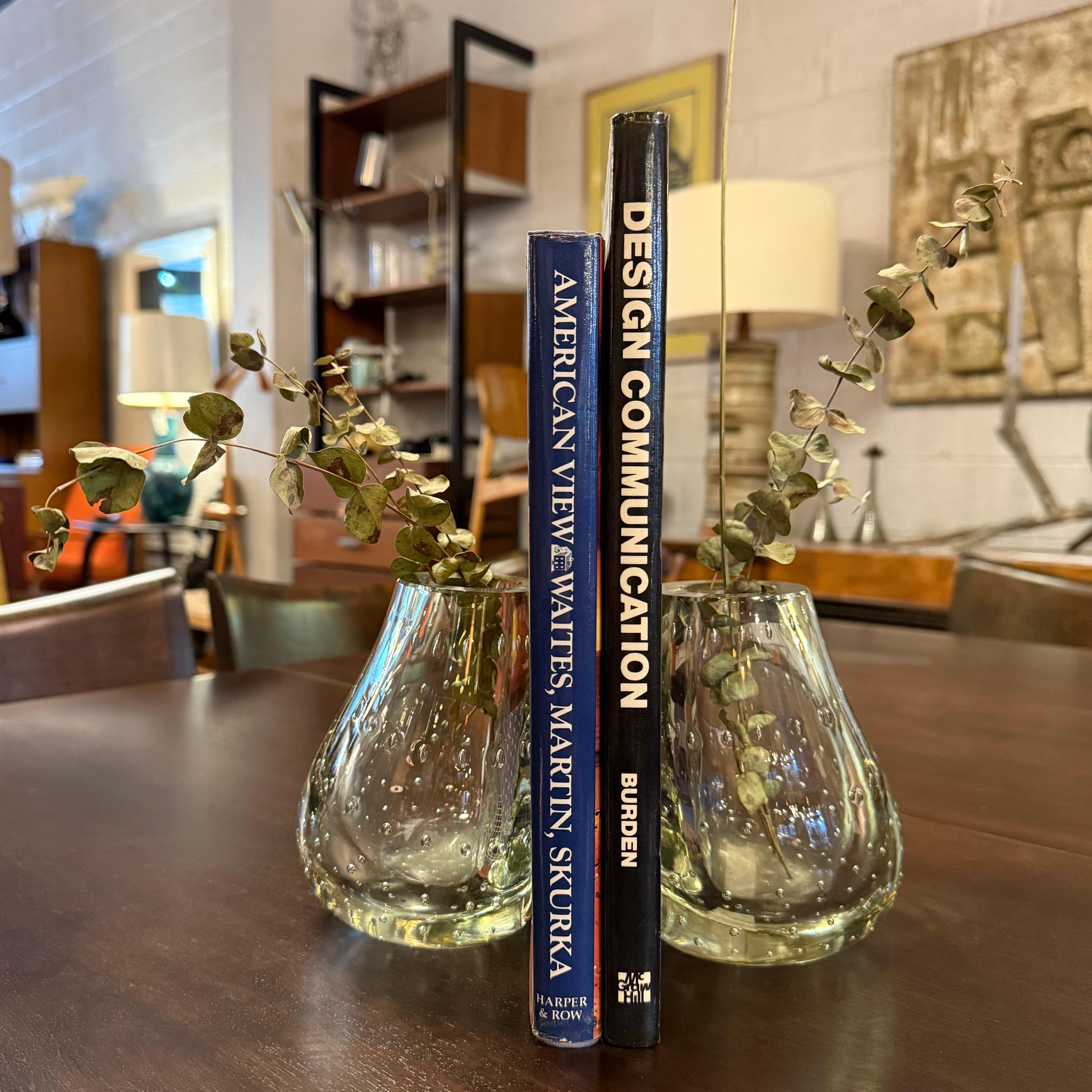 Mid-Century Modern Bullicante Glass Bookend Vases By Carl Erikson In Good Condition For Sale In Brooklyn, NY
