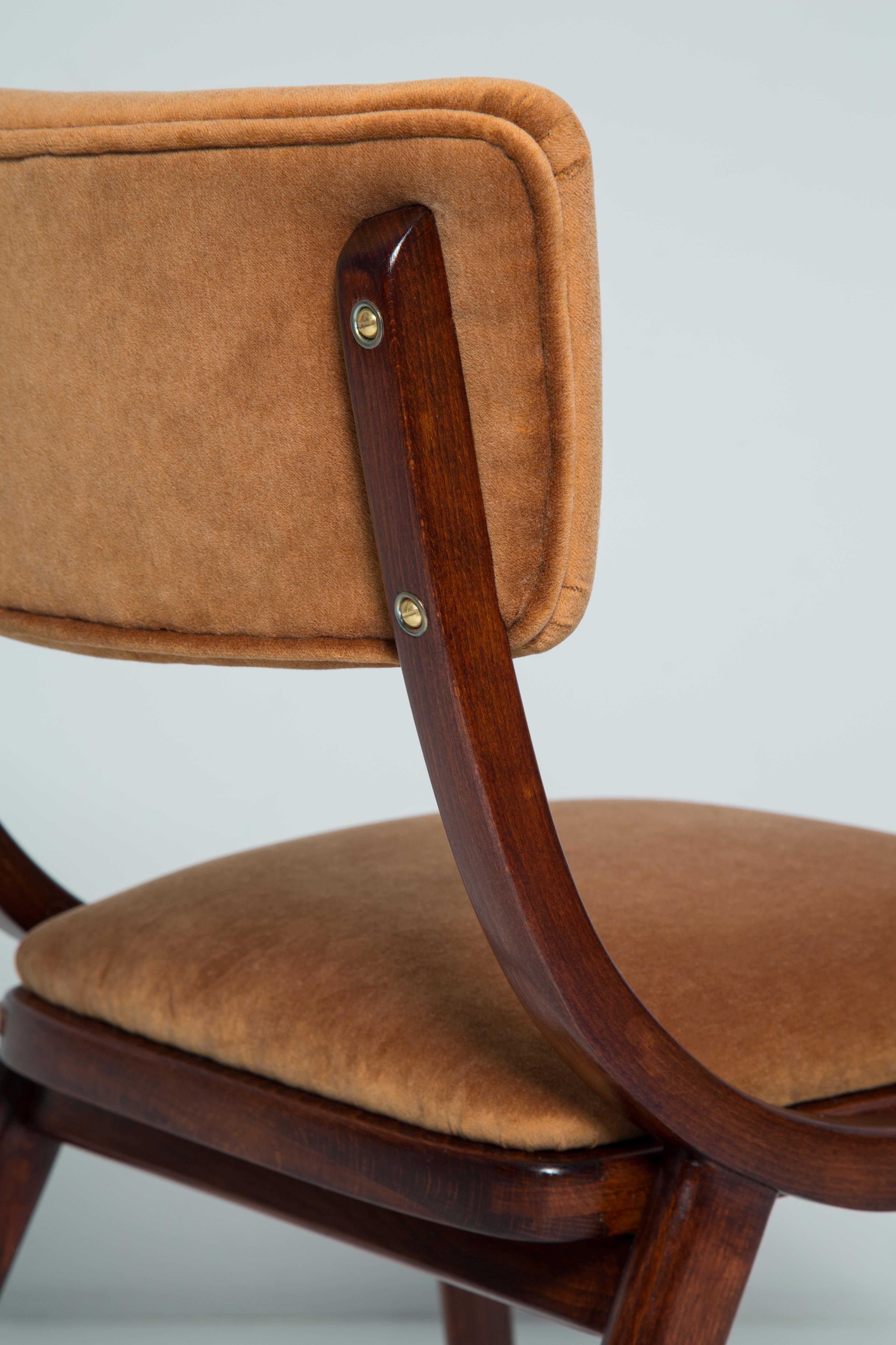 Mid Century Modern Bumerang Chair, Brown Beige Velvet, Polen, 1960er Jahre (Leder) im Angebot