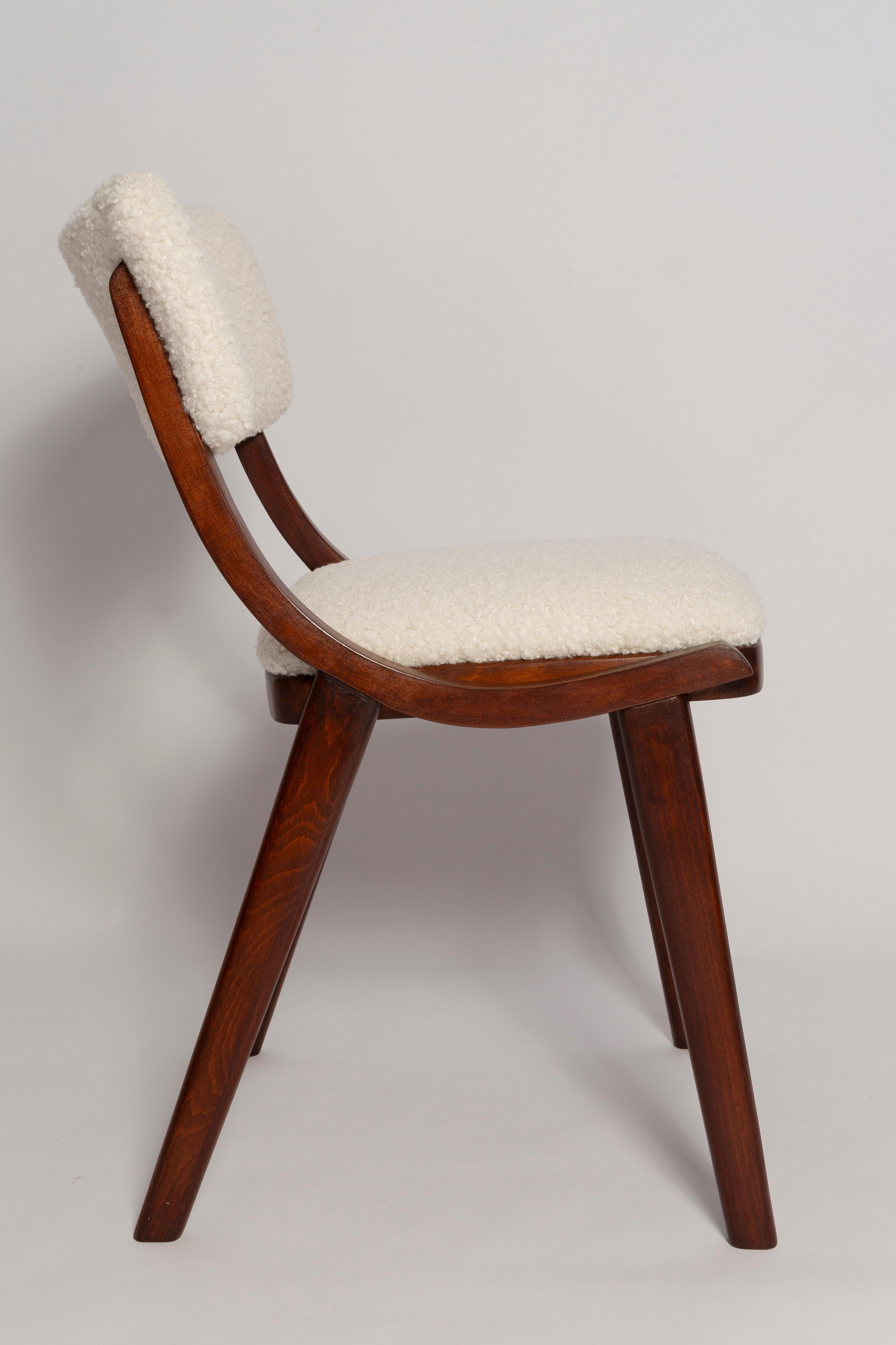 Mid Century Modern Bumerang Chair, Heller cremeweißer Bouclé, Polen, 1960er Jahre (Polnisch) im Angebot