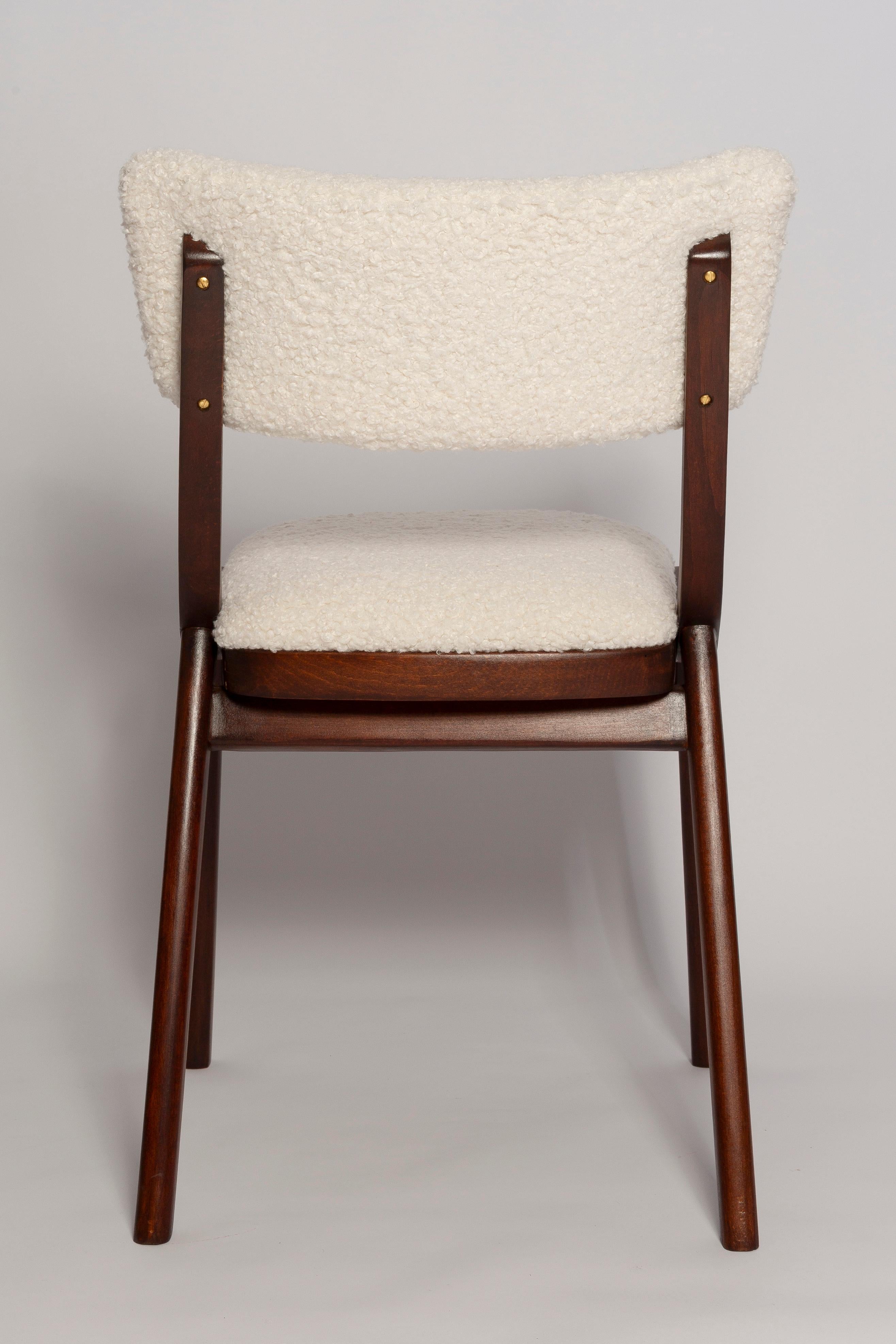 Mid Century Modern Bumerang Chair, Light Creme White Boucle, Poland, 1960s In Excellent Condition For Sale In 05-080 Hornowek, PL