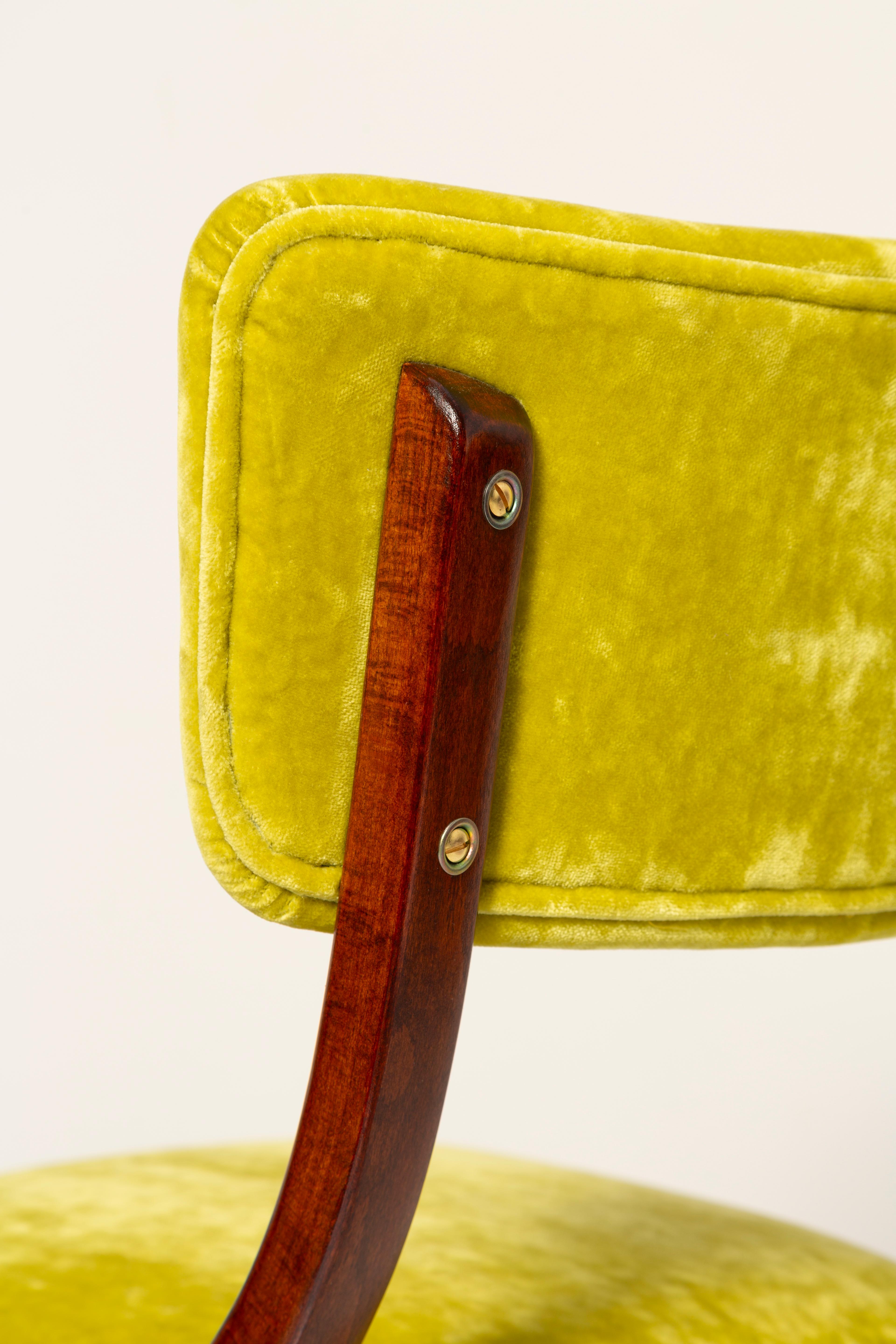 Silla moderna de mediados de siglo Bumerang, terciopelo lima Plushy FR Dedar, Polonia, años 60 en venta 3