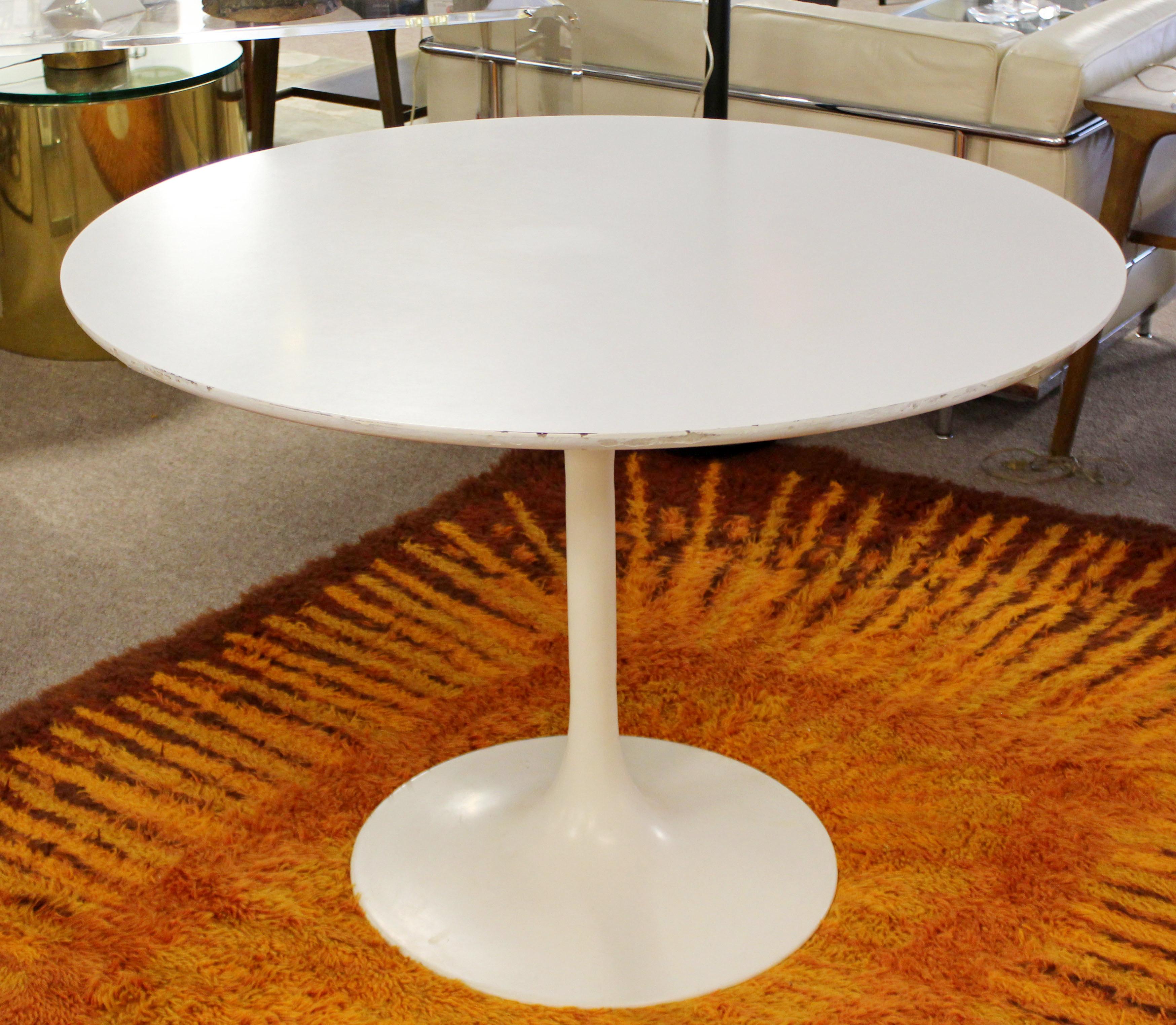 American Mid-Century Modern Burke Round White Knoll Tulip Style Dining Dinette Table