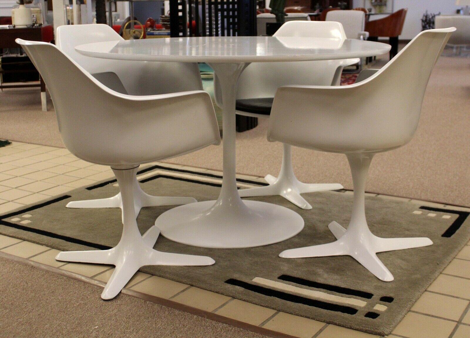 Mid-Century Modern Burke Set of 4 Tulip Armchairs & Dining or Dinette Table In Good Condition In Keego Harbor, MI