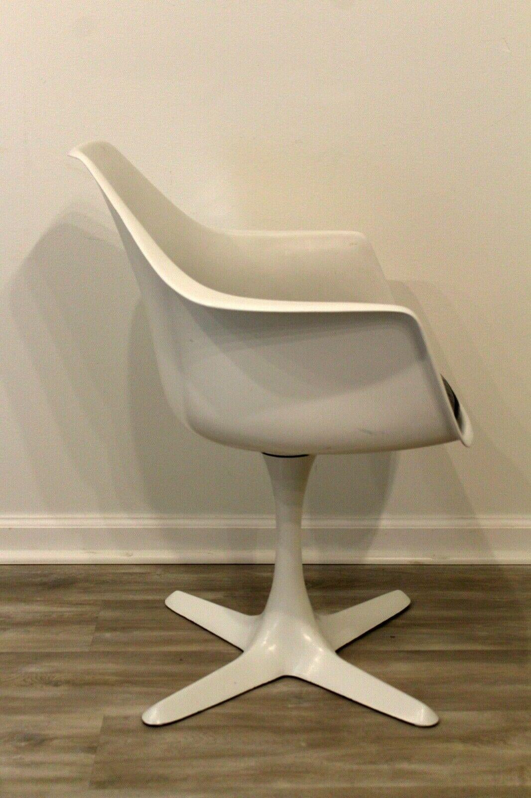 Mid-Century Modern Burke Set of 4 Tulip Armchairs & Dining or Dinette Table 1