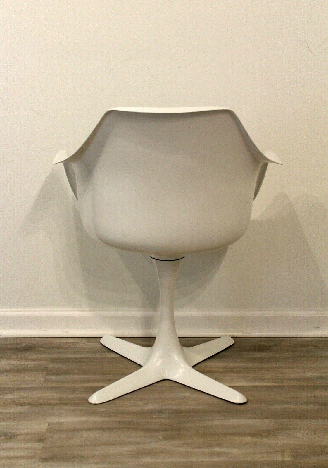 Mid-Century Modern Burke Set of 4 Tulip Armchairs & Dining or Dinette Table 2