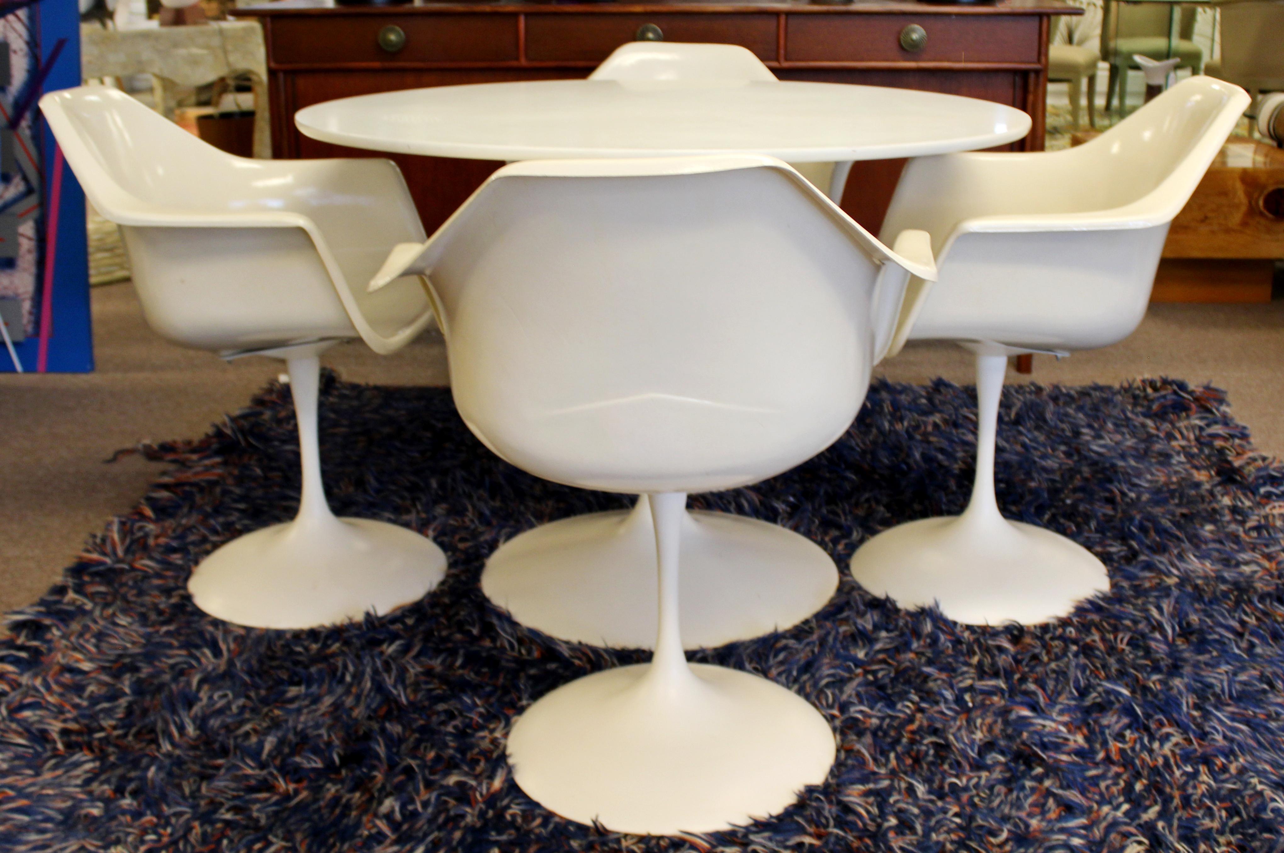 Mid-Century Modern Burke Tulip Dining Dinette Set Table 4 Shell Armchairs, 1960s In Good Condition In Keego Harbor, MI
