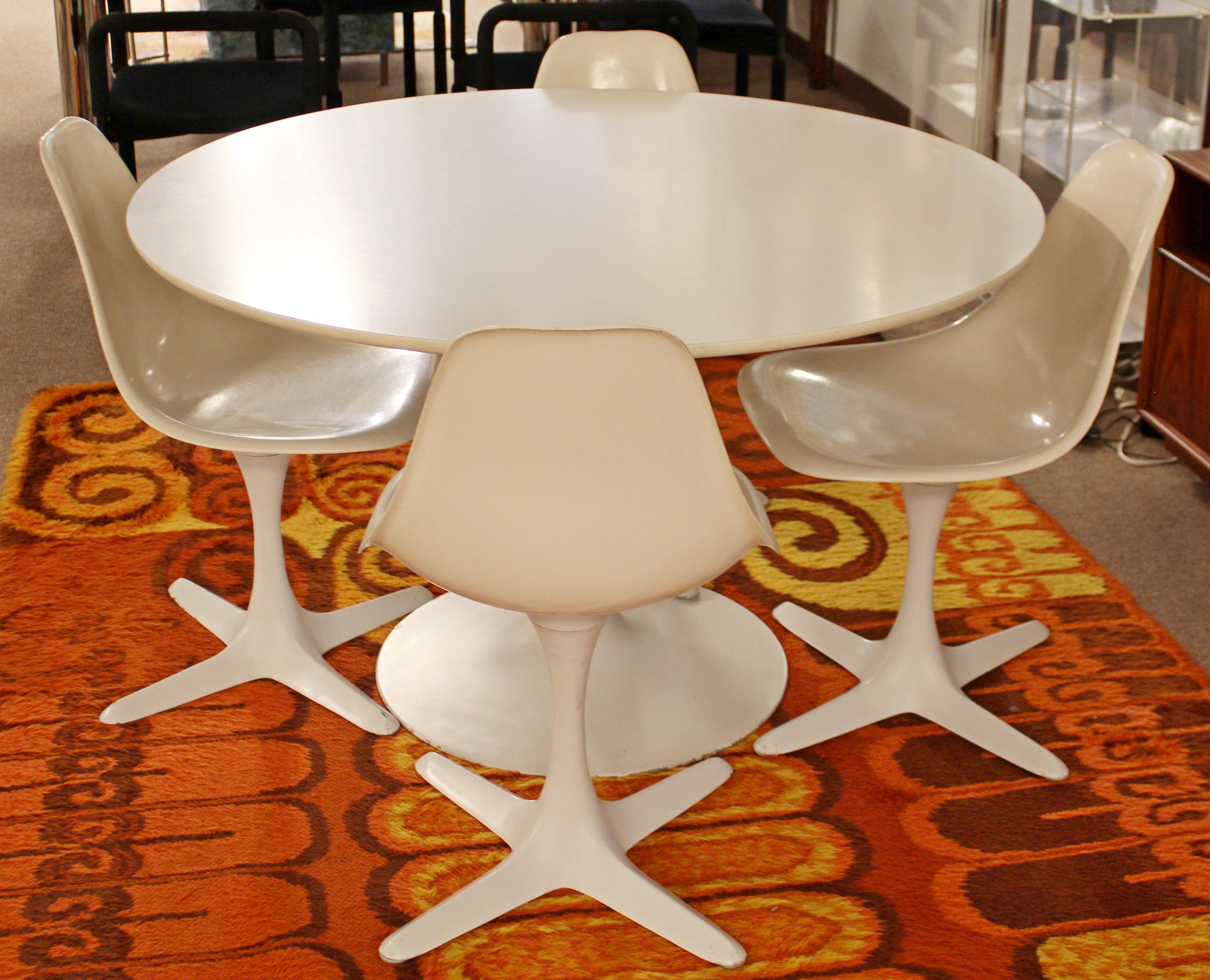For your consideration is a stupendous, tulip dining dinette set, including table and four propeller dining chairs, by Burke, circa 1960s. In good vintage condition. The dimensions of the table are 47.5