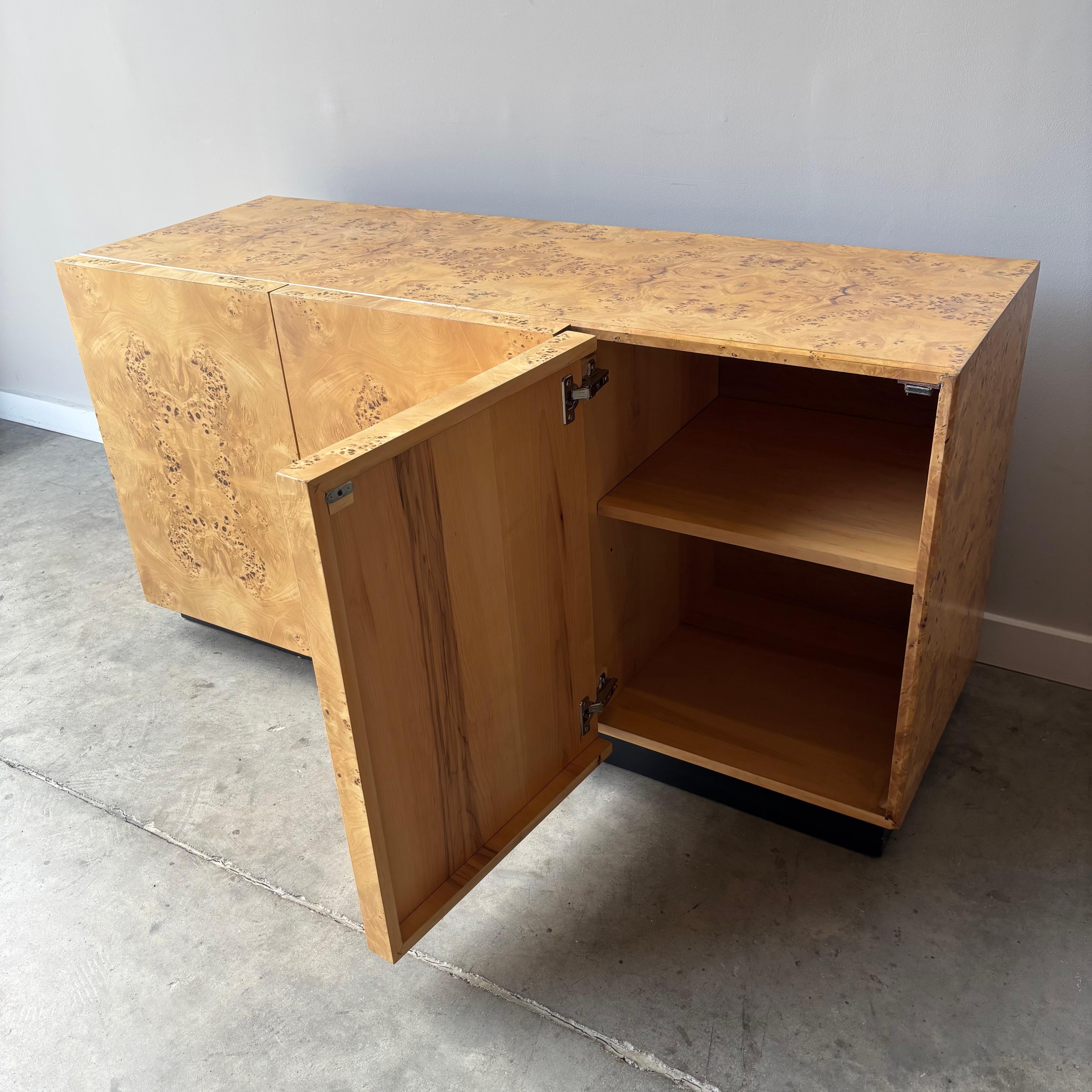 Exceptional 1970s Burl Wood Credenza by Arthur Umanoff for Dillingham

This remarkable credenza showcases Arthur Umanoff's distinctive design aesthetic for Dillingham, dating to approximately 1970. The piece exemplifies mid-century modern principles