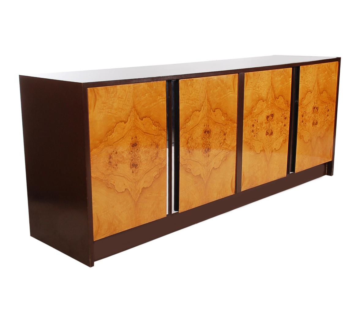 Mid-Century Modern Burl Credenza or Cabinet after Milo Baughman In Good Condition For Sale In Philadelphia, PA