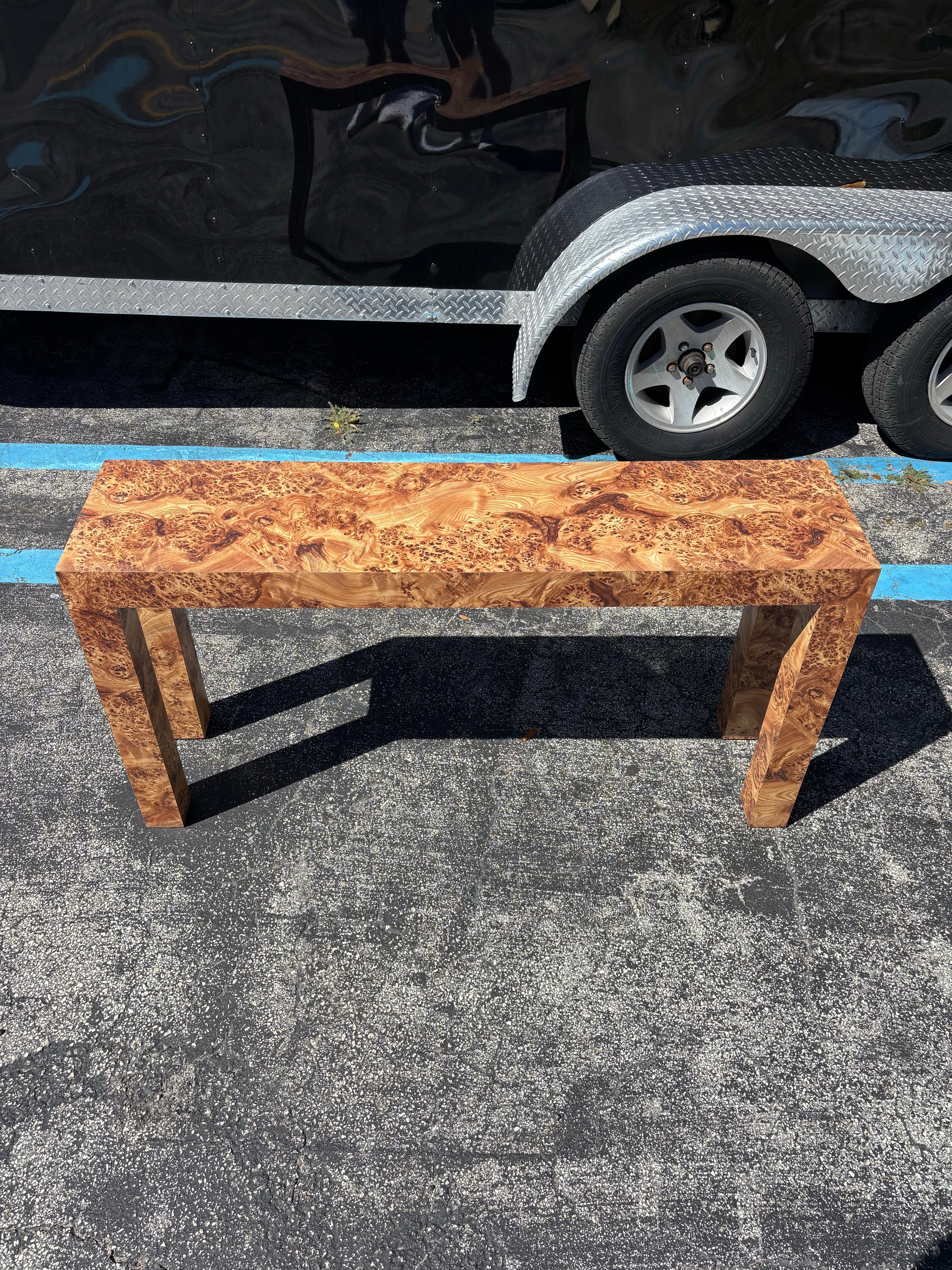 Mesa consola Parsons de laminado Burl moderno de mediados de siglo Moderno de mediados de siglo en venta